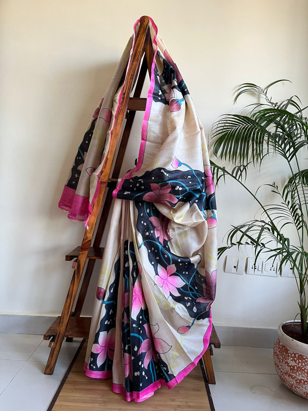 Very exclusive Pure Tussar Silk Saree with Handpainted - Off White with Pink