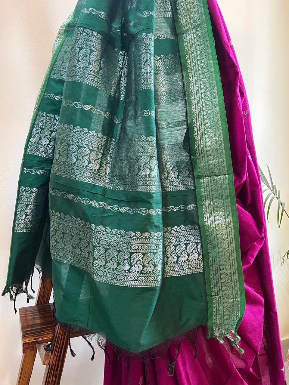 Vibrant handwoven Gadwal cotton Silk Saree - Pink with Green