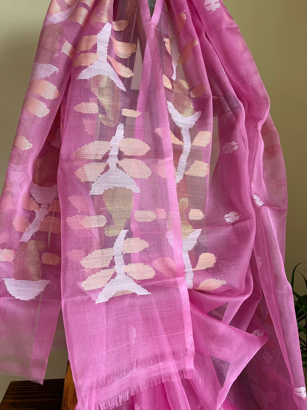 Pure Silk Jamdani Handloom saree- Pink with Gold