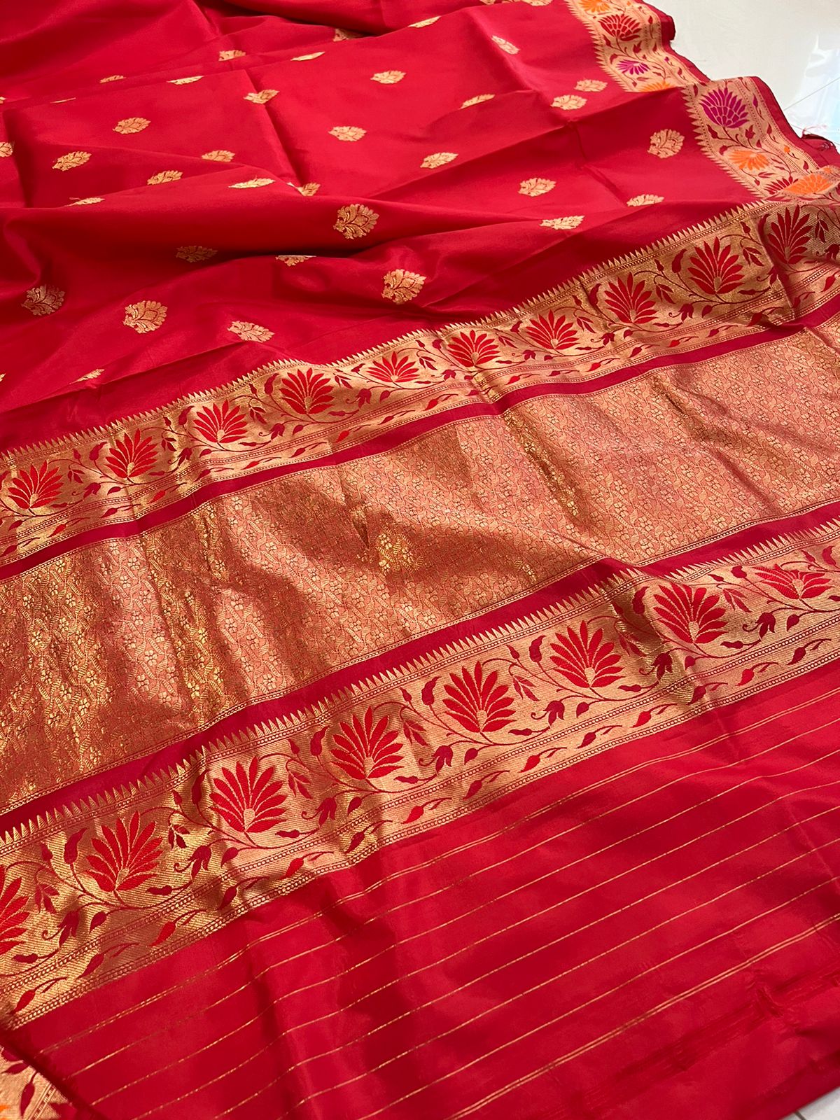 Pure Handloom Banarasi Katan Silk saree - Red