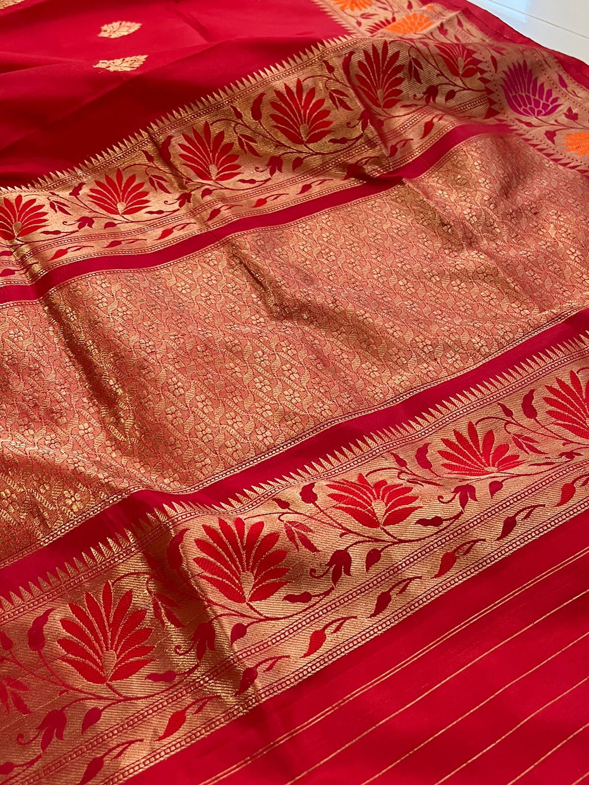 Pure Handloom Banarasi Katan Silk saree - Red