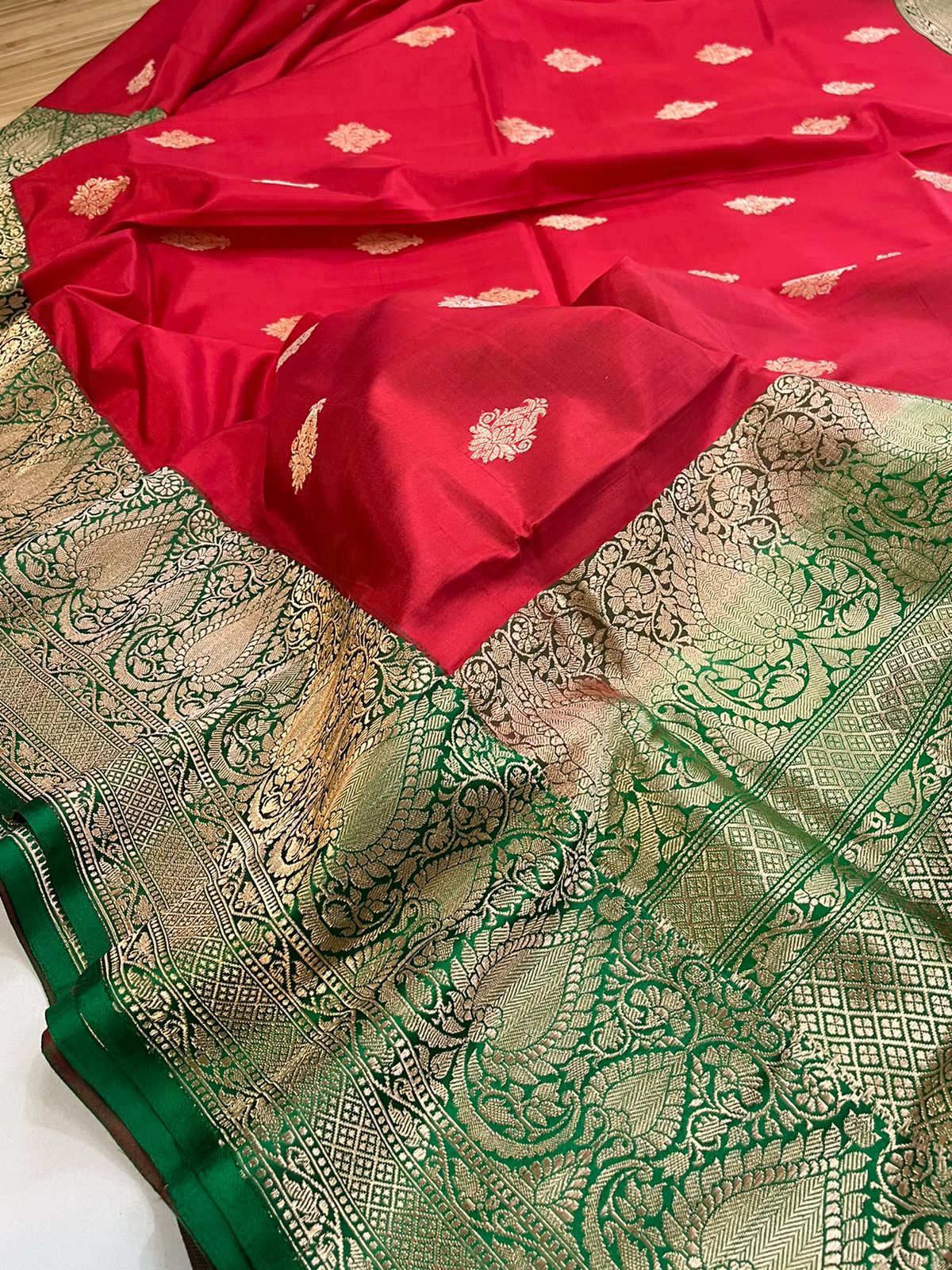 Pure Handloom Banarasi Katan Silk saree - Red and Green