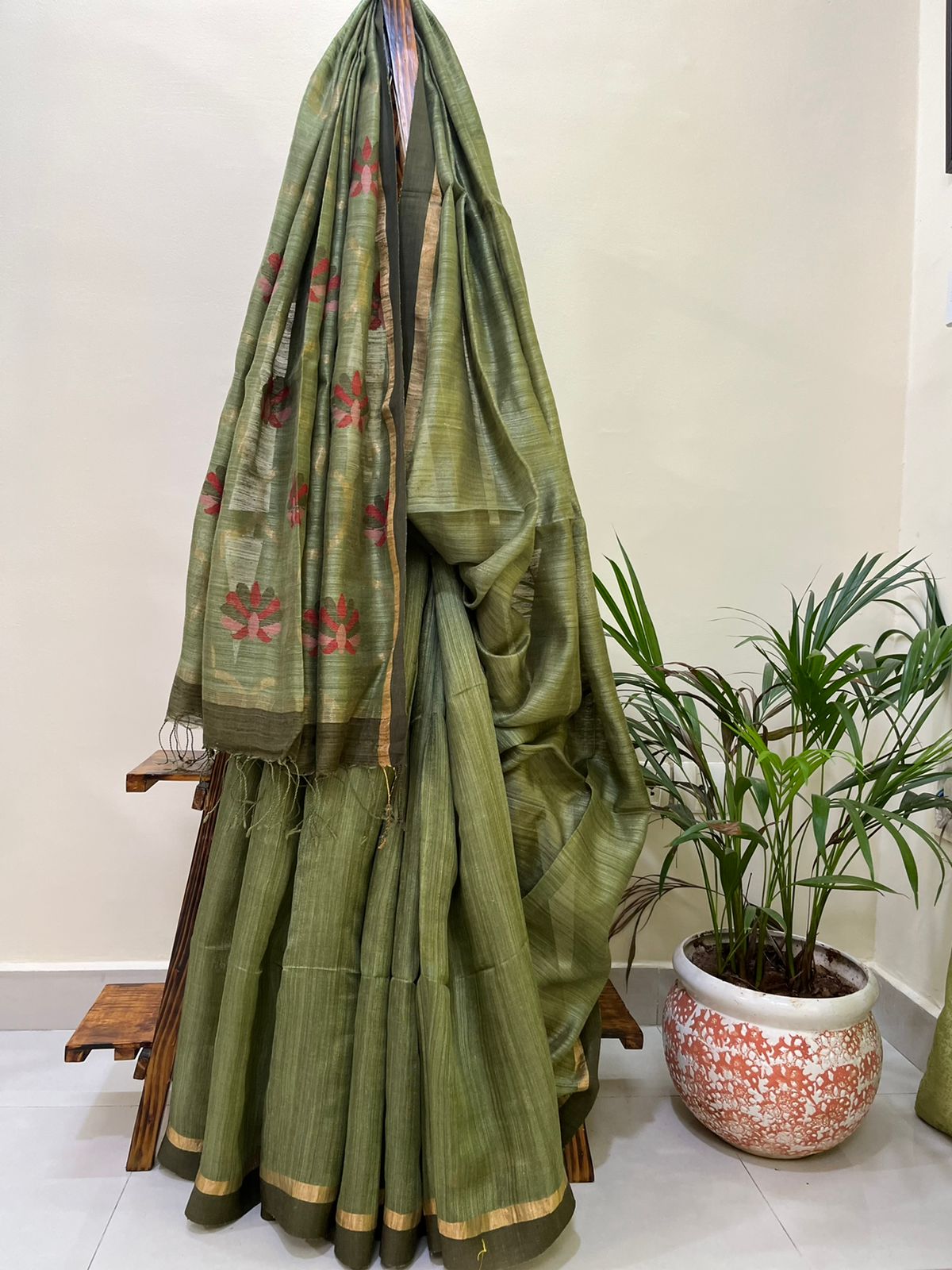 Beautiful Pure Matka Silk Saree - Olive Green