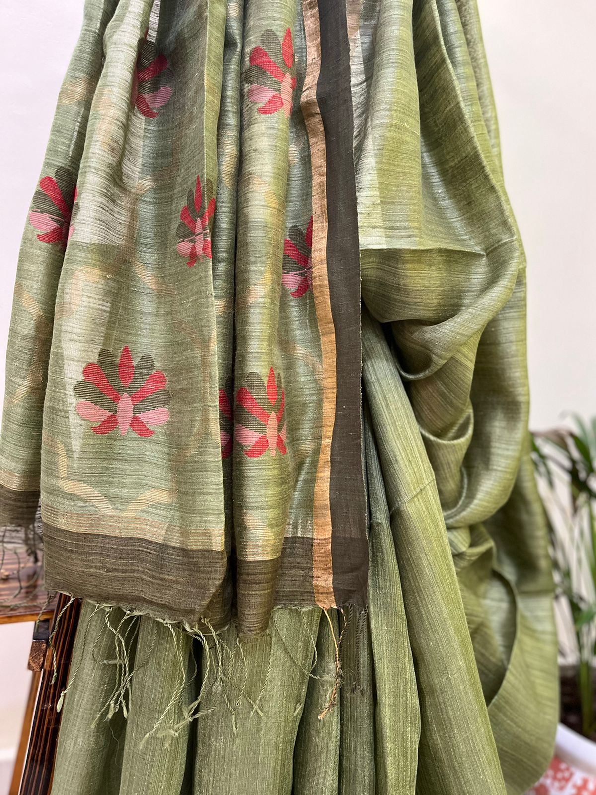 Beautiful Pure Matka Silk Saree - Olive Green