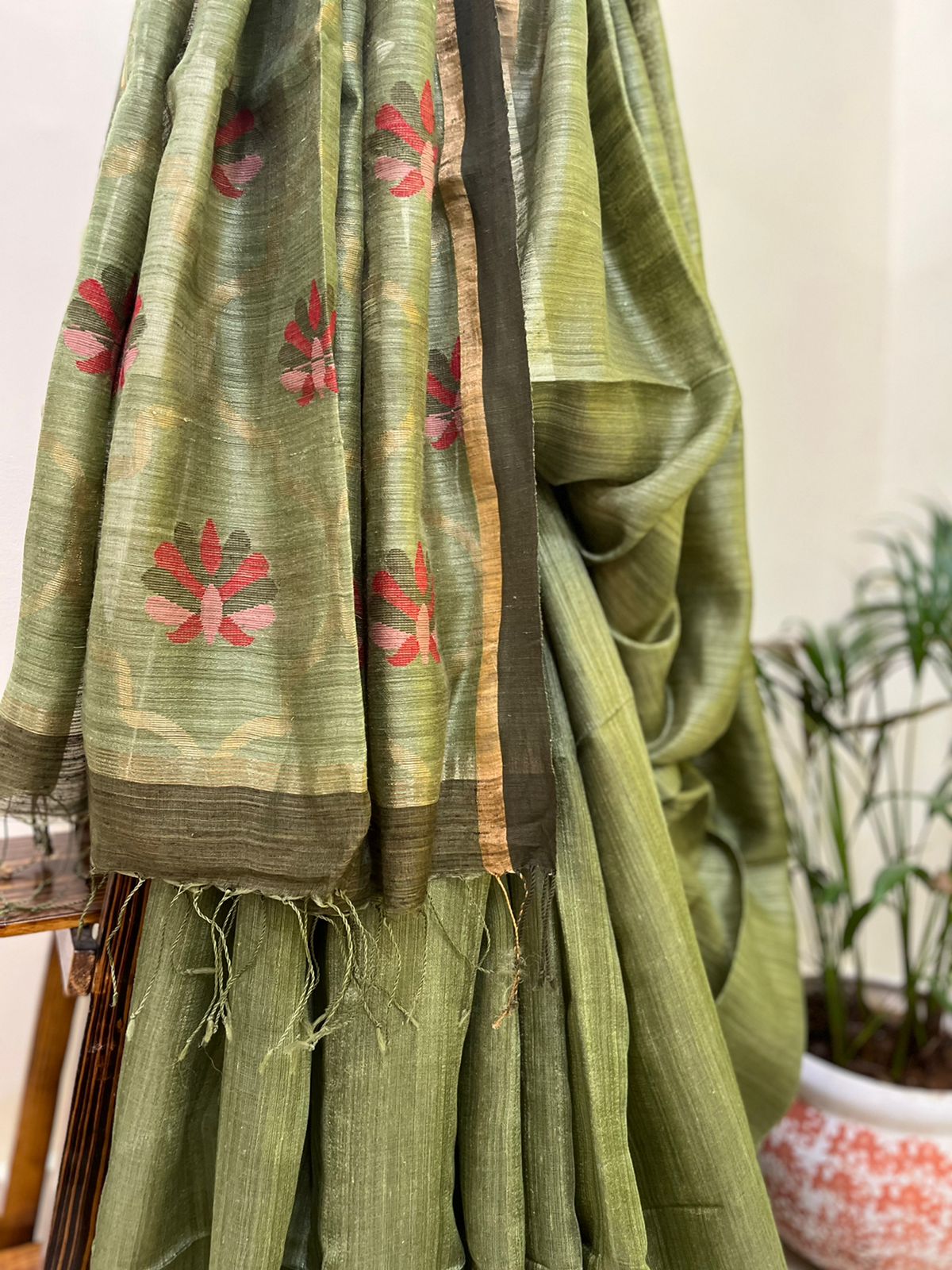 Beautiful Pure Matka Silk Saree - Olive Green