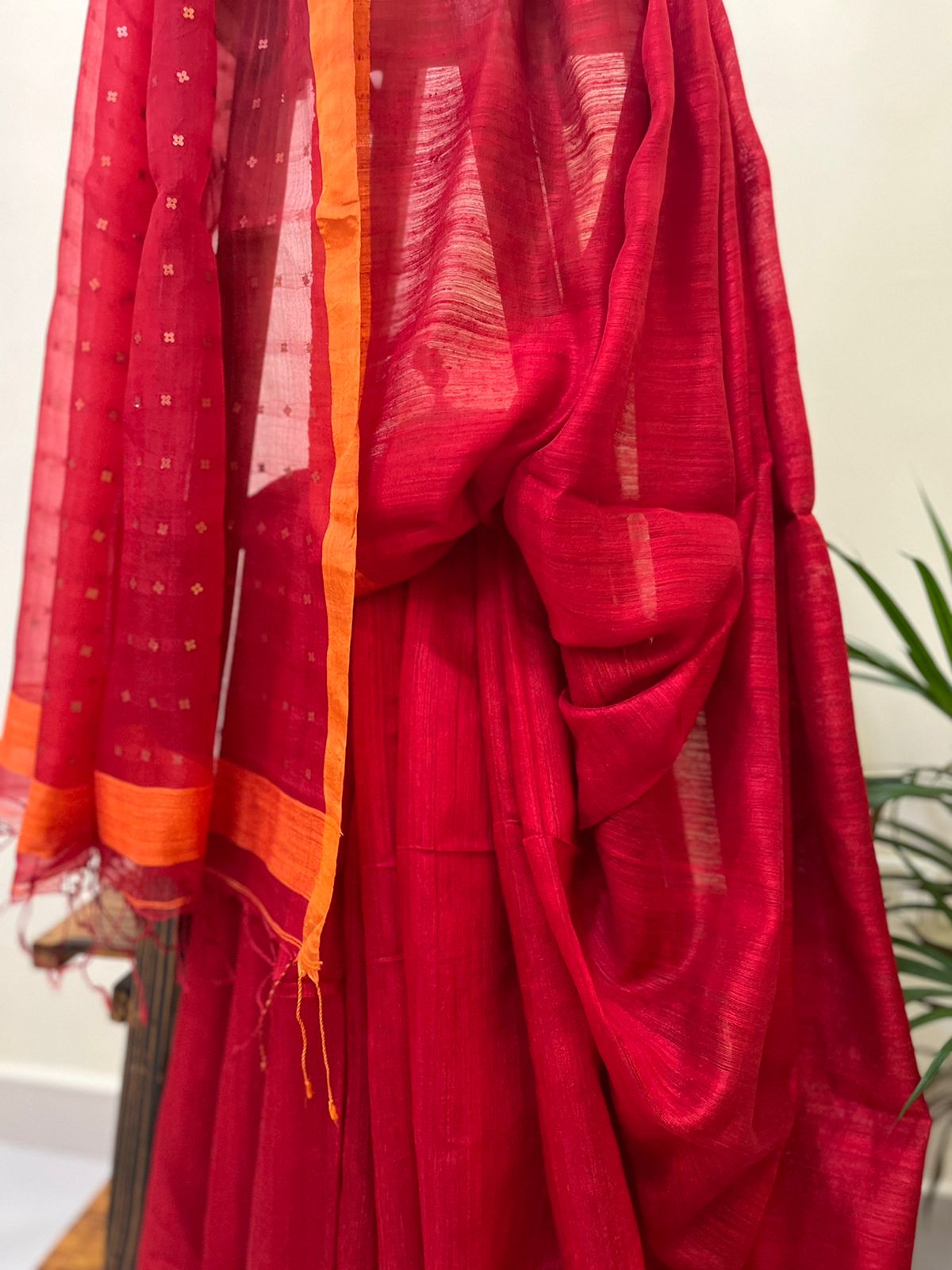 Beautiful Pure Matka Silk Saree - Red and Orange