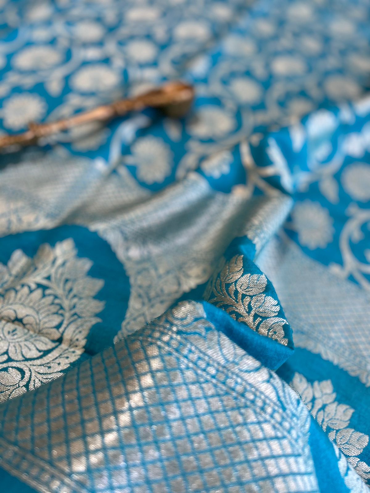 Banarasi Munga Silk Handwoven dupatta - Firozi