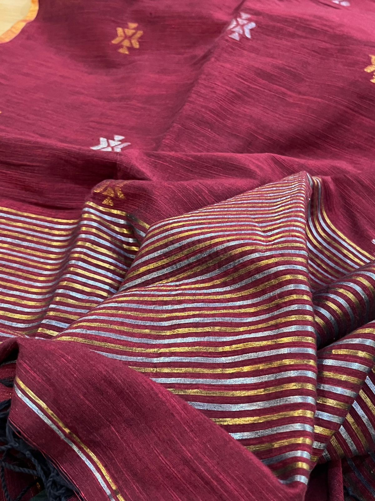 Beautiful Pure cotton Handwoven Sarees with zari weaving