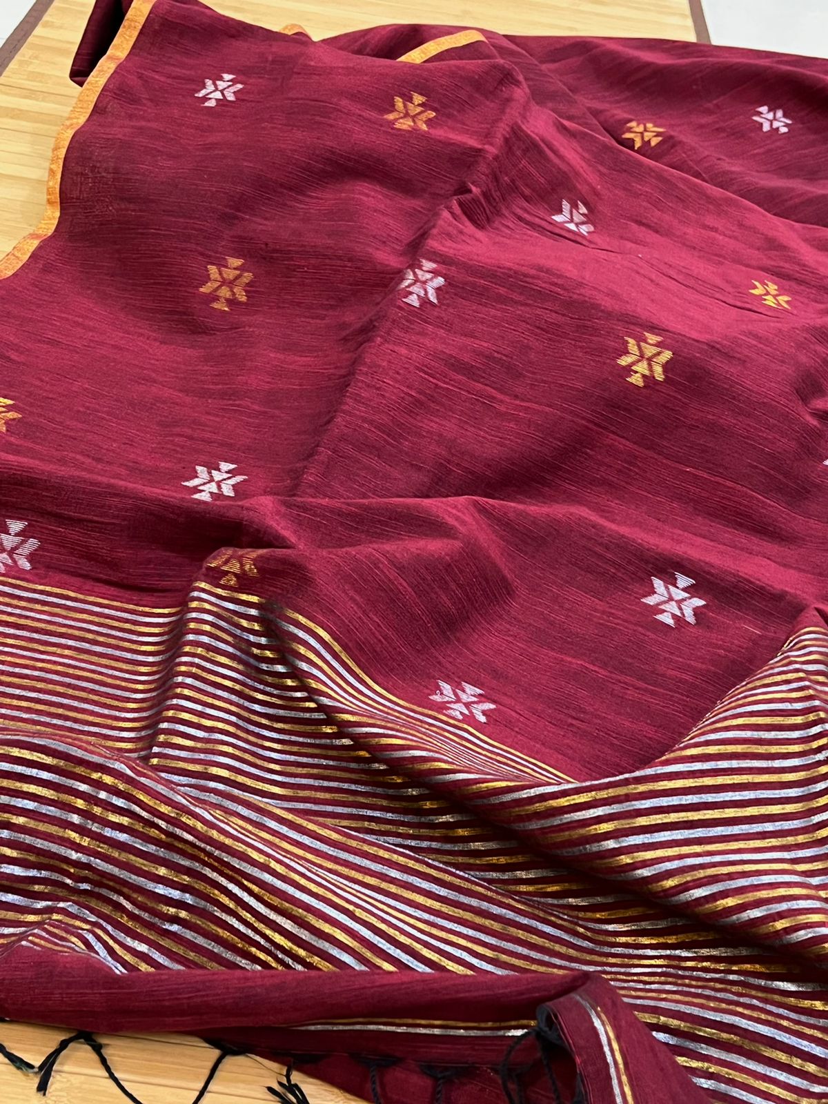 Beautiful Pure cotton Handwoven Sarees with zari weaving