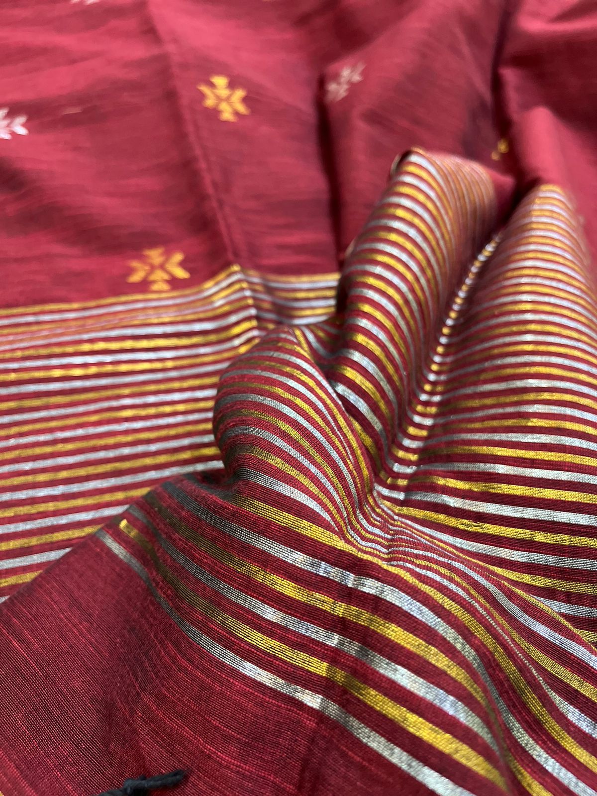 Beautiful Pure cotton Handwoven Sarees with zari weaving