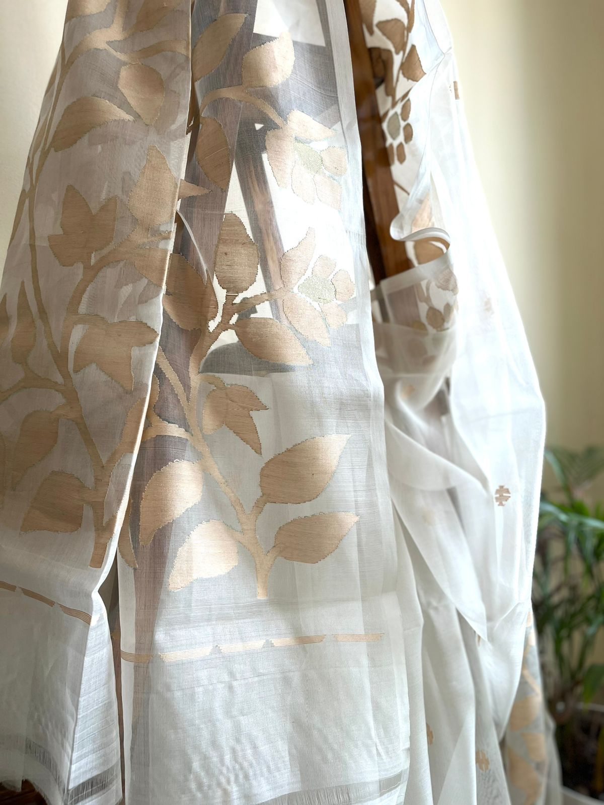 Pure Silk Jamdani Handloom saree - White with Gold