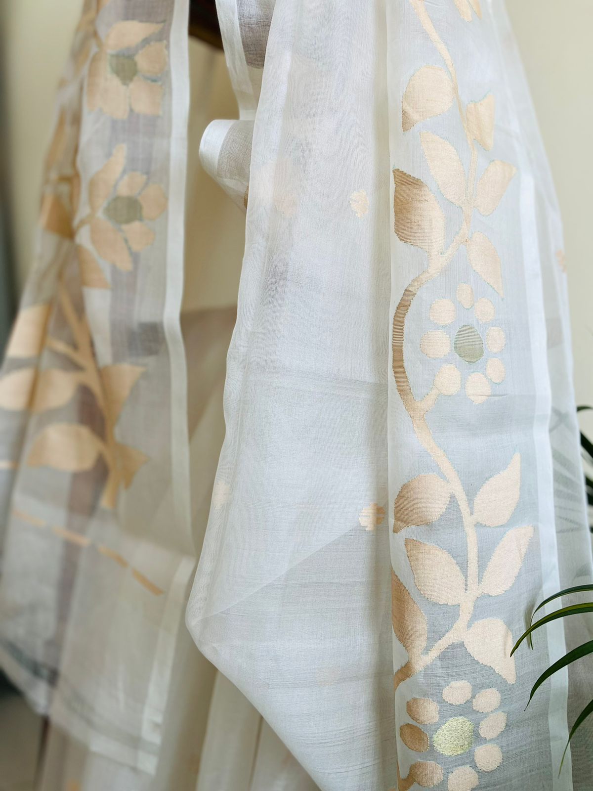 Pure Silk Jamdani Handloom saree - White with Gold