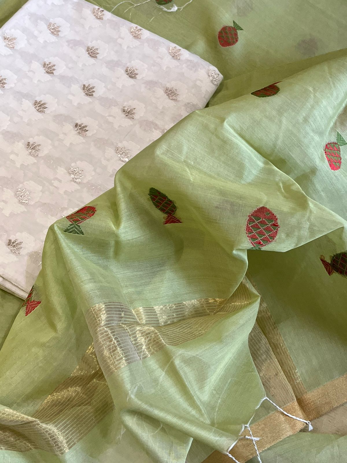 Handwoven cotton silk kurta with Pure Chanderi Silk Dupatta with fish buttis - White Green