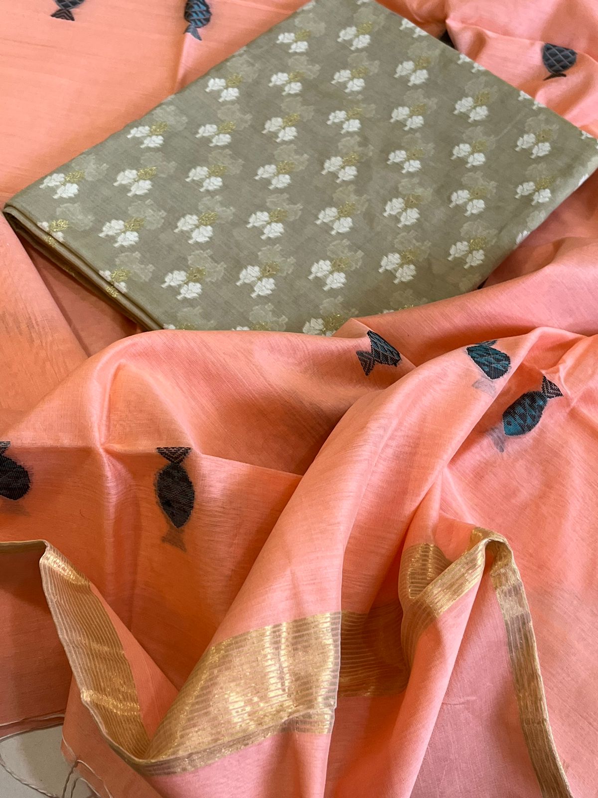 Handwoven cotton silk kurta with Pure Chanderi Silk Dupatta with fish buttis - Grey Peach