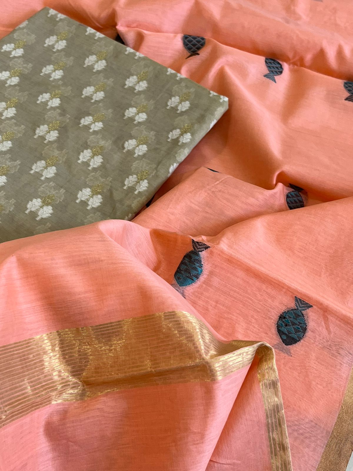 Handwoven cotton silk kurta with Pure Chanderi Silk Dupatta with fish buttis - Grey Peach