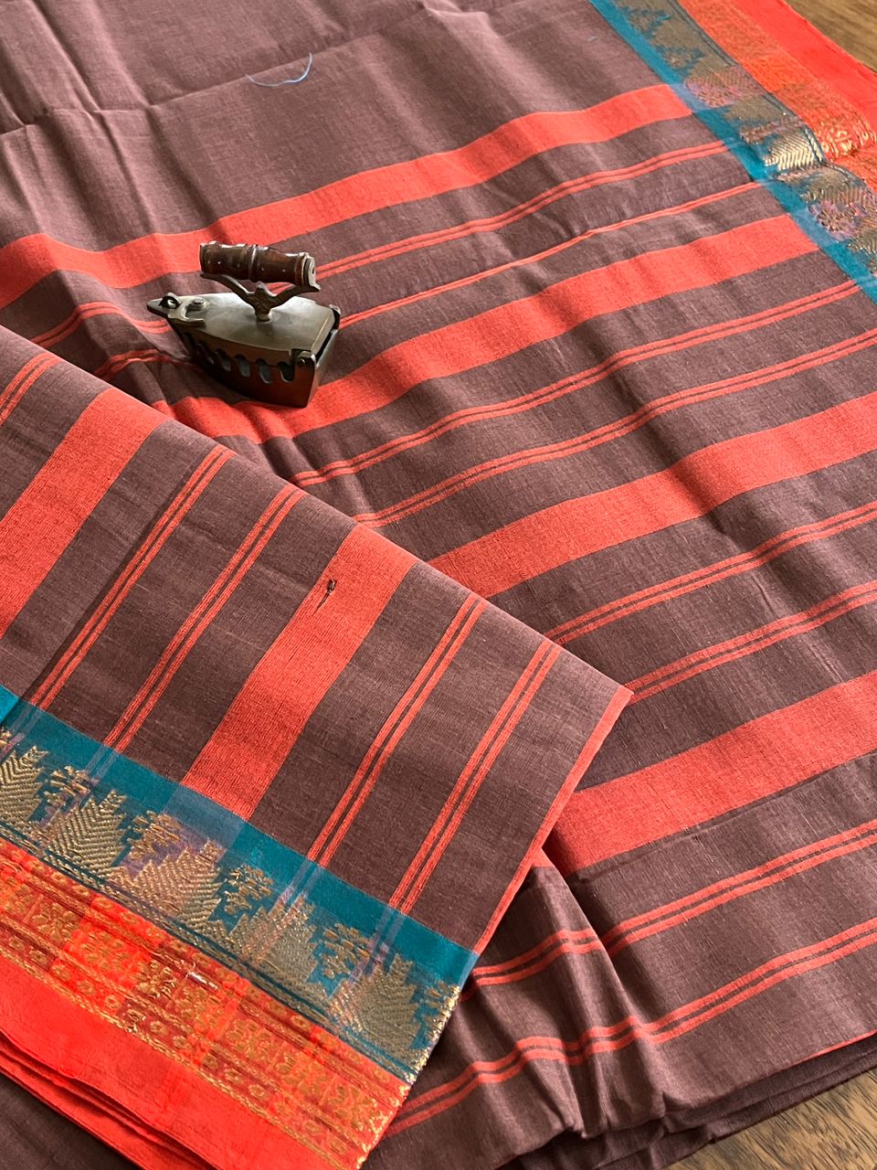 Pure cotton Handwoven Zari border sarees - Brown with Orange