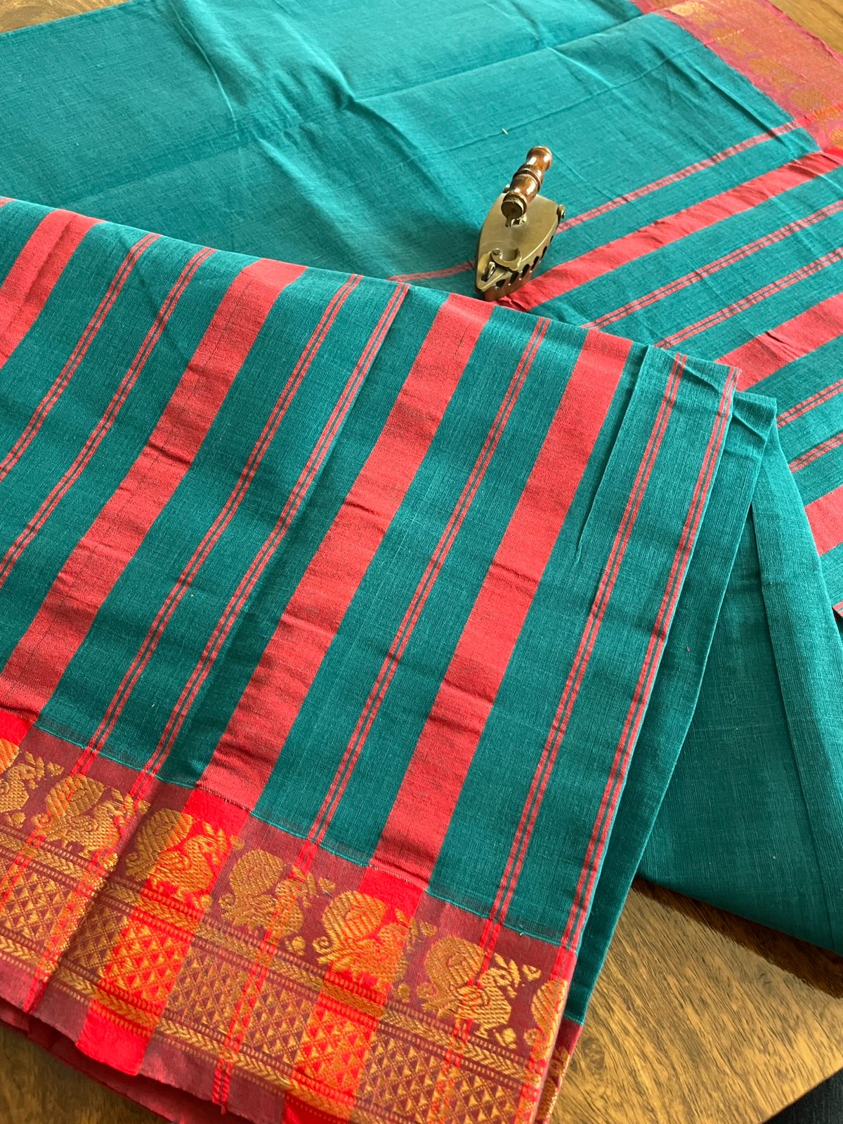 Pure cotton Handwoven Zari border sarees - Peacock Green with Maroon