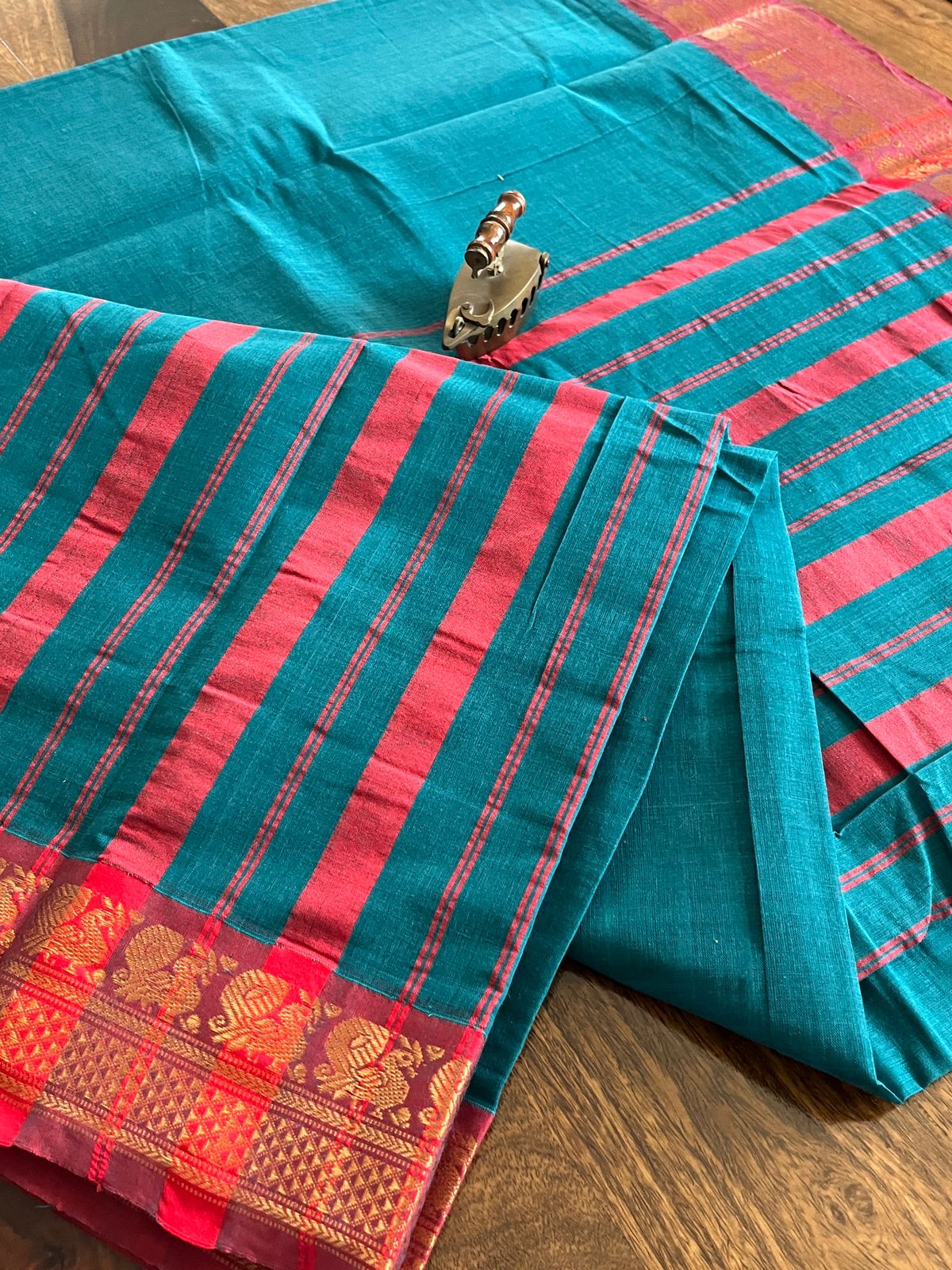 Pure cotton Handwoven Zari border sarees - Peacock Green with Maroon