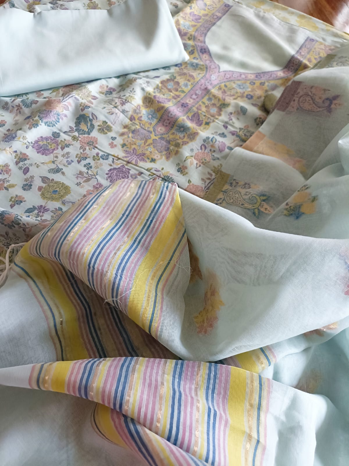 Beautiful Kani weave cotton 3 piece suit with soft organza dupattas