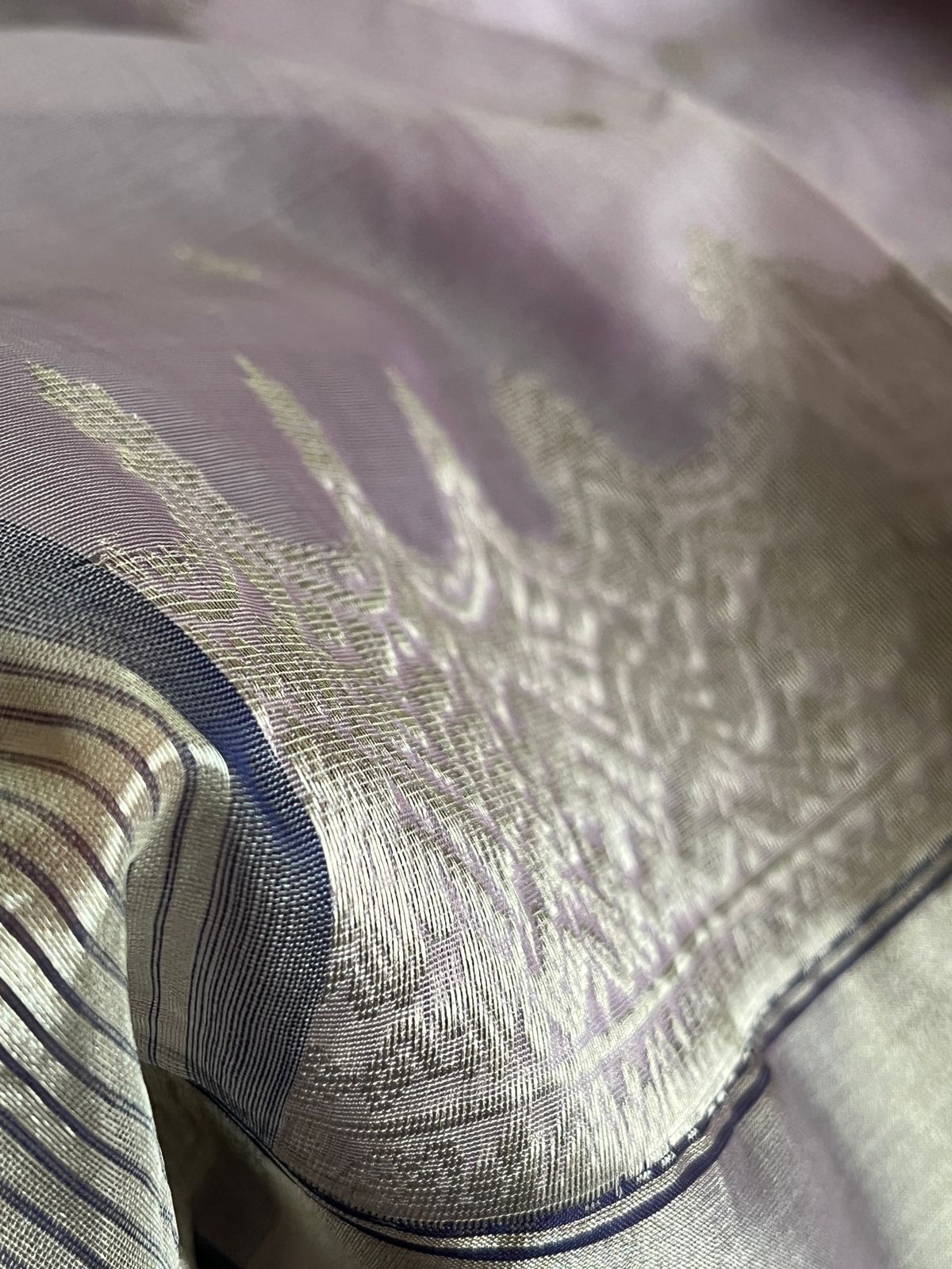 Pure Chanderi Silk Handwoven saree with beautiful buttis - Lavendar