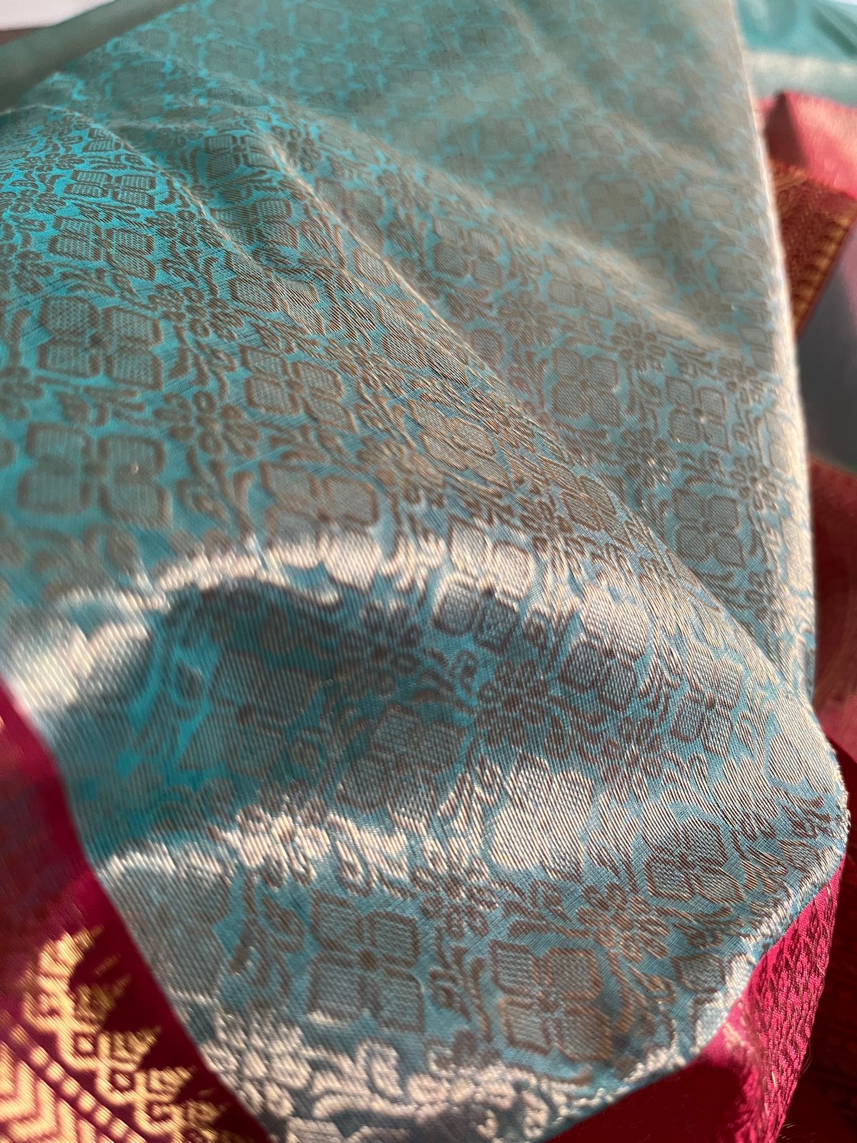 Pure Chanderi Silk Handwoven saree with beautiful buttis - Sea Green and Red