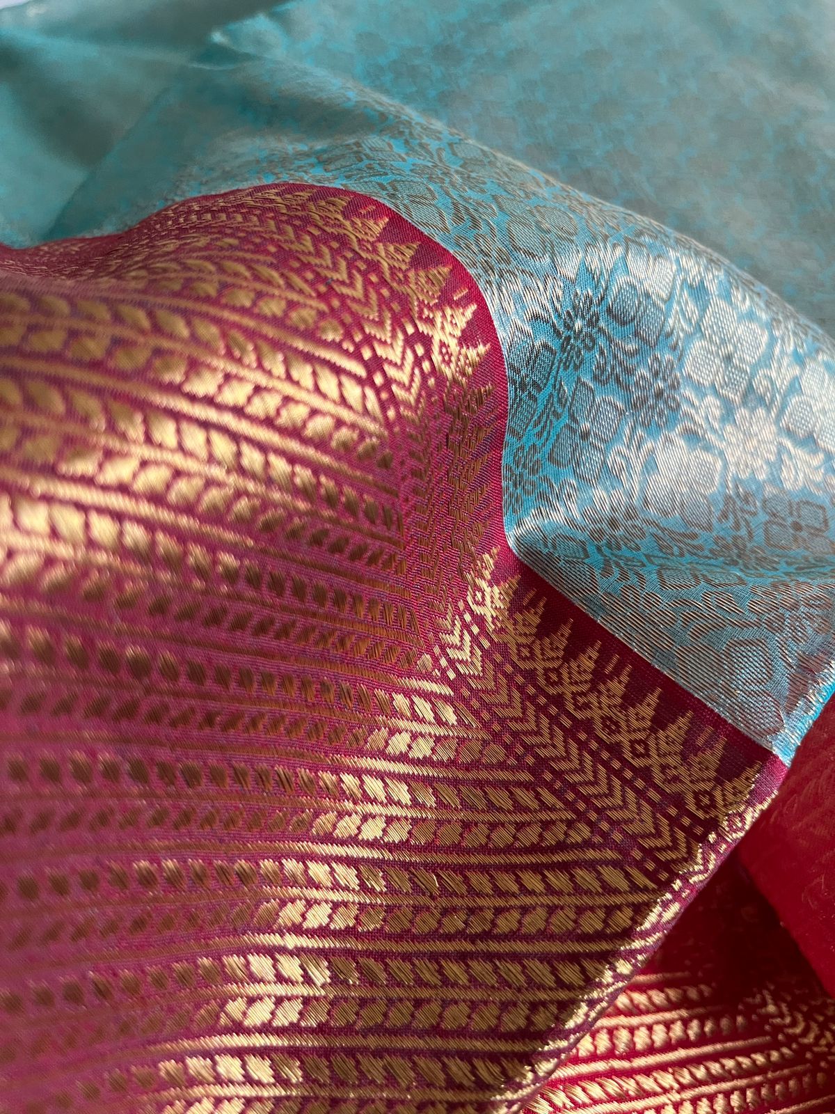 Pure Chanderi Silk Handwoven saree with beautiful buttis - Sea Green and Red