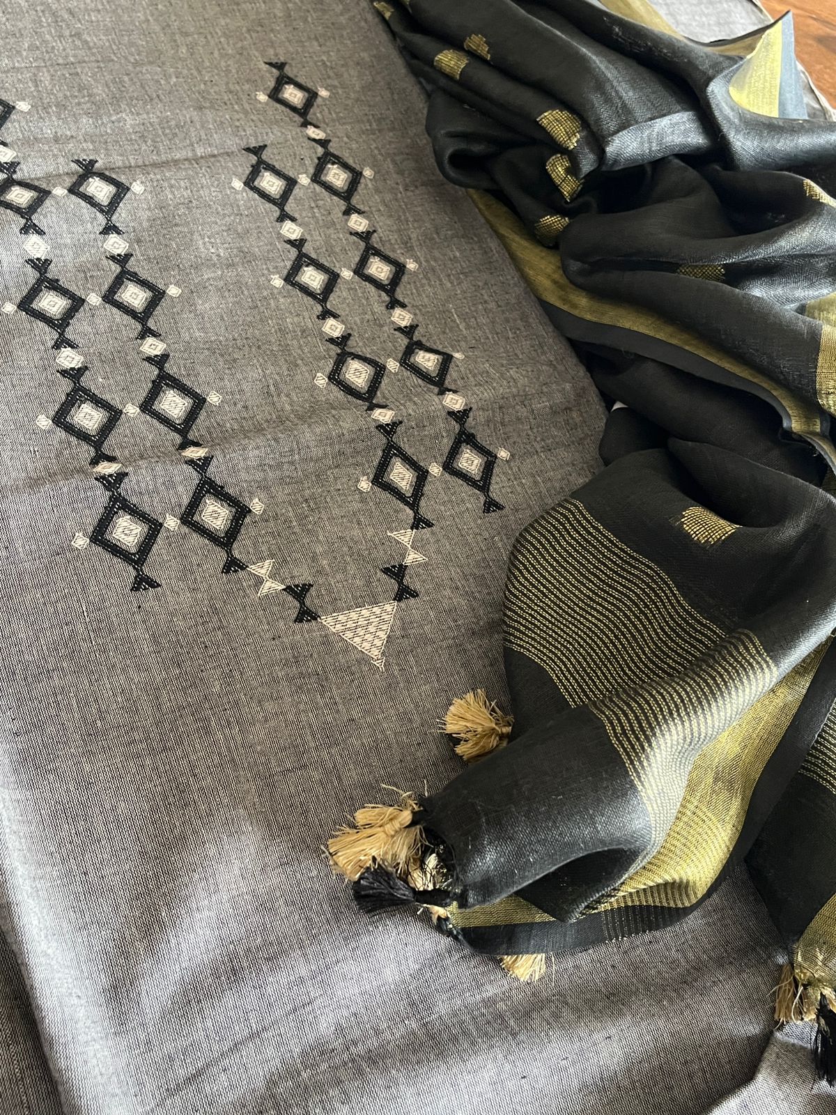 Pure cotton Handwoven Kurta with extra weft weaving with linen handloom dupatta