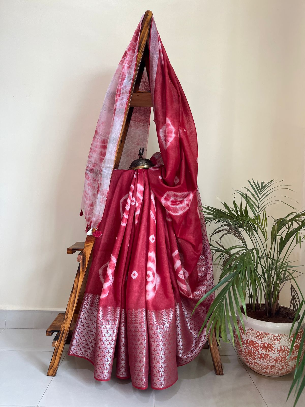 Beautiful handloom festive linen saree with intricate zari weaving- Red with Silver