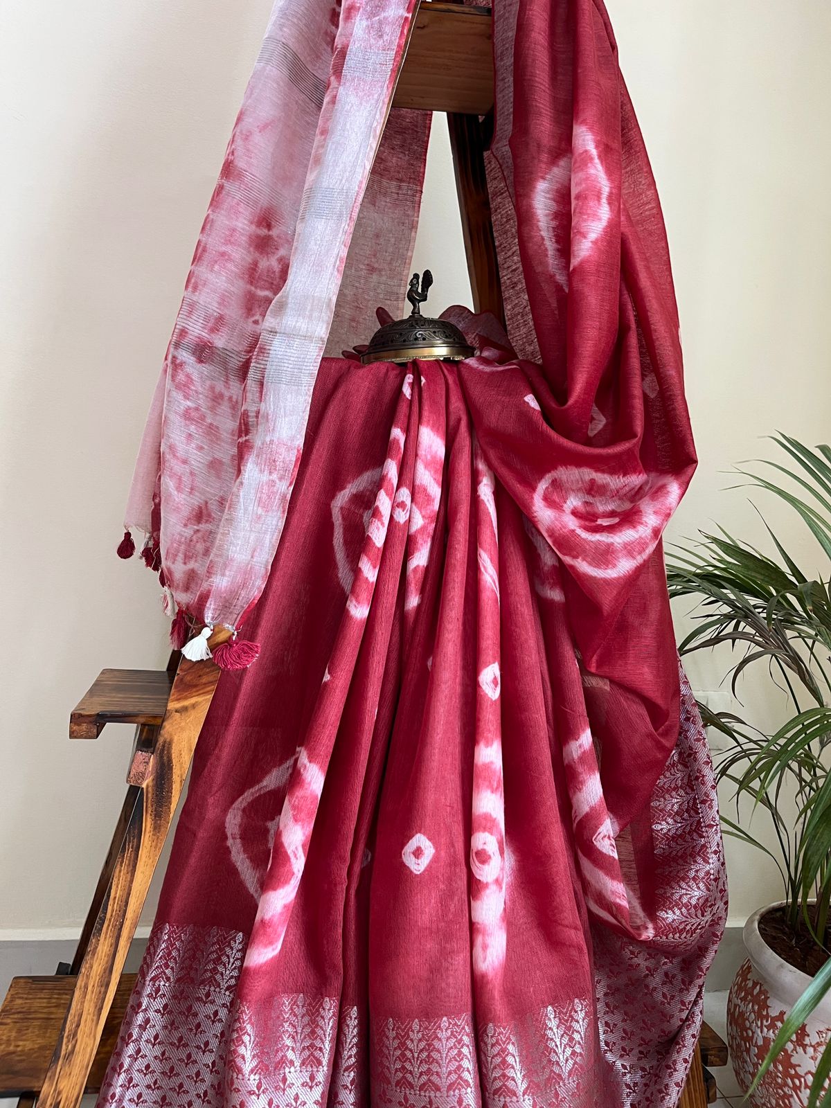 Beautiful handloom festive linen saree with intricate zari weaving- Red with Silver