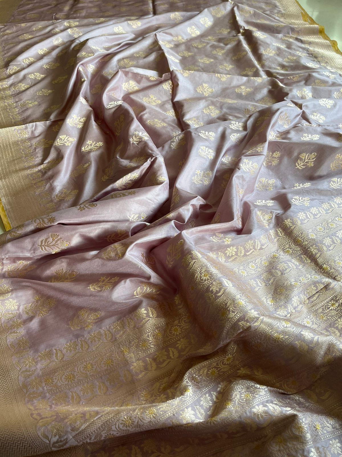Pure Handloom Banarasi Katan Silk saree - Lavender