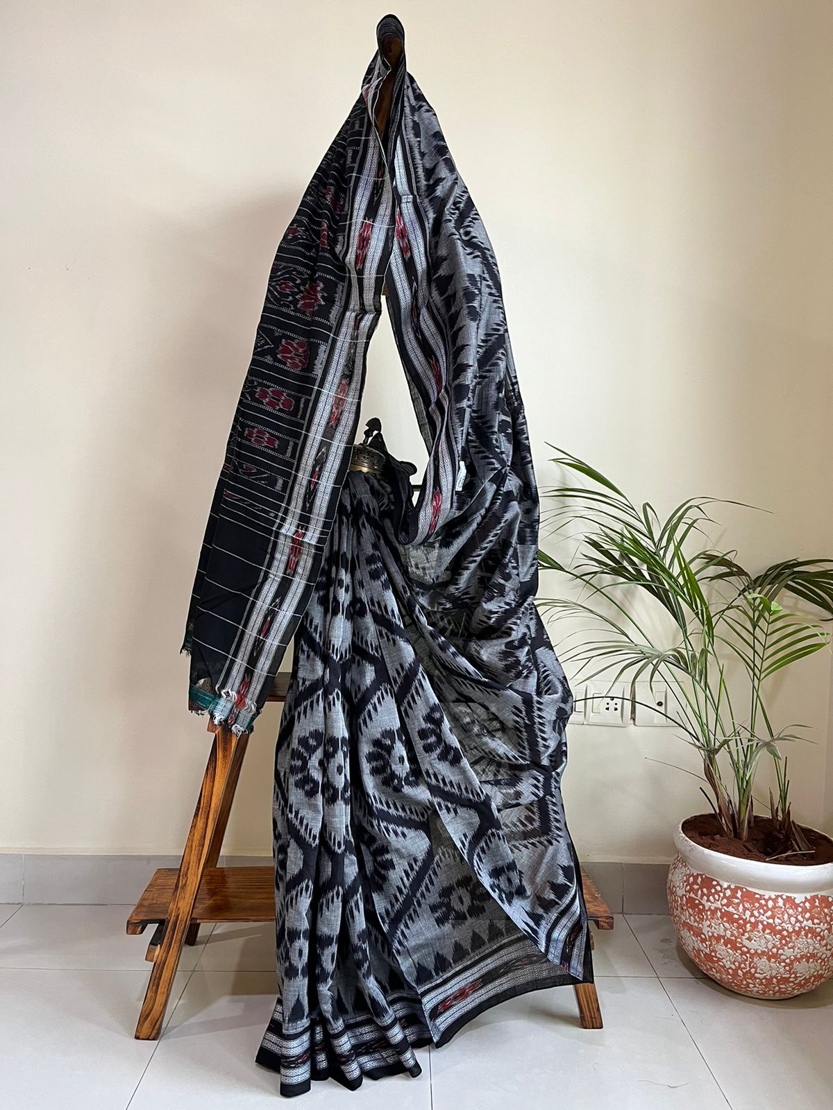 Sambhalpuri Grey-Black Pure Cotton Handwoven Saree