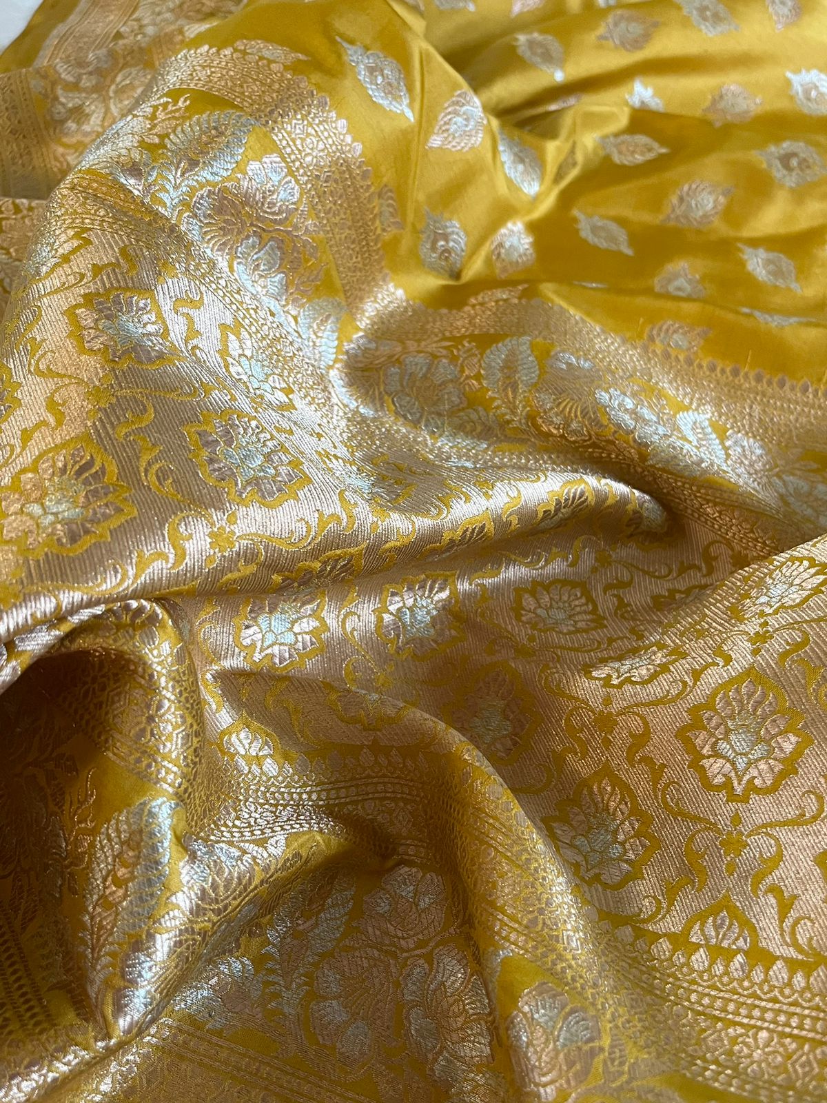 Pure Handloom Banarasi Katan Silk saree - Pure Yellow with Sona Roopa Buttis