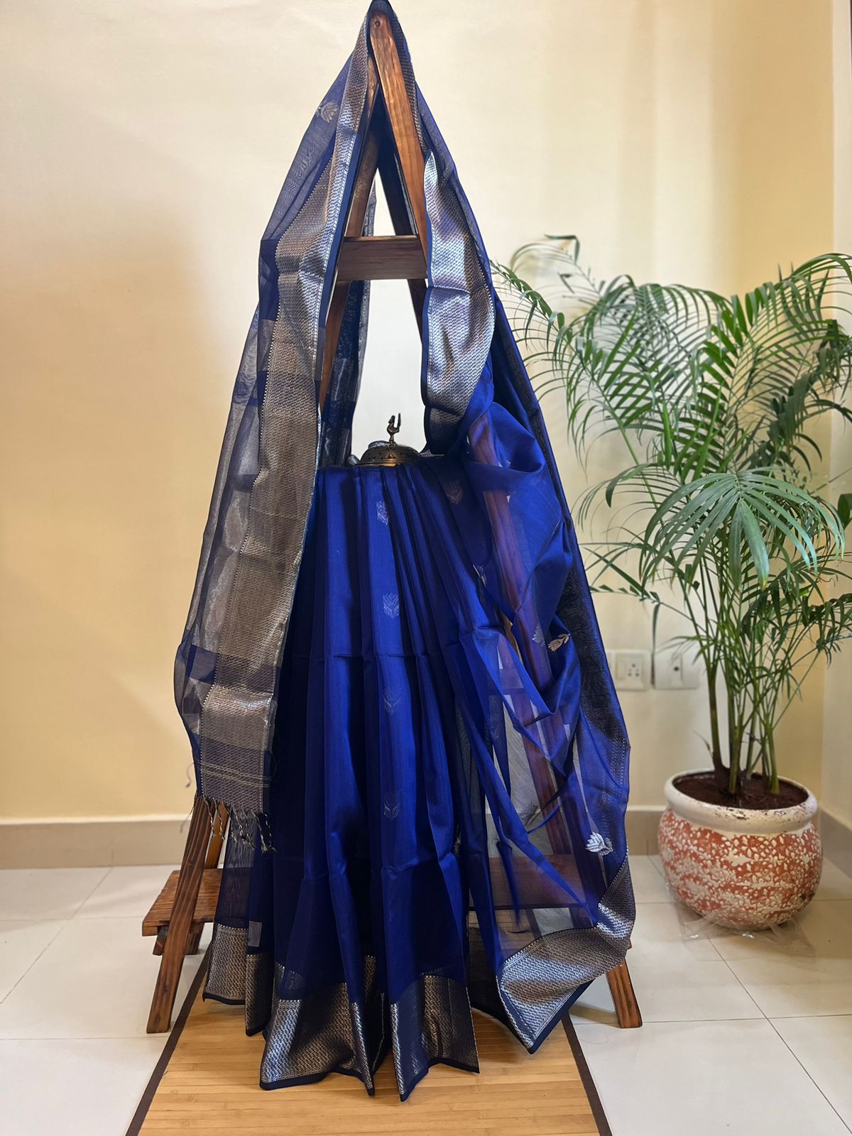 Royal Blue with Silver Butti Maheshwari Handloom Saree