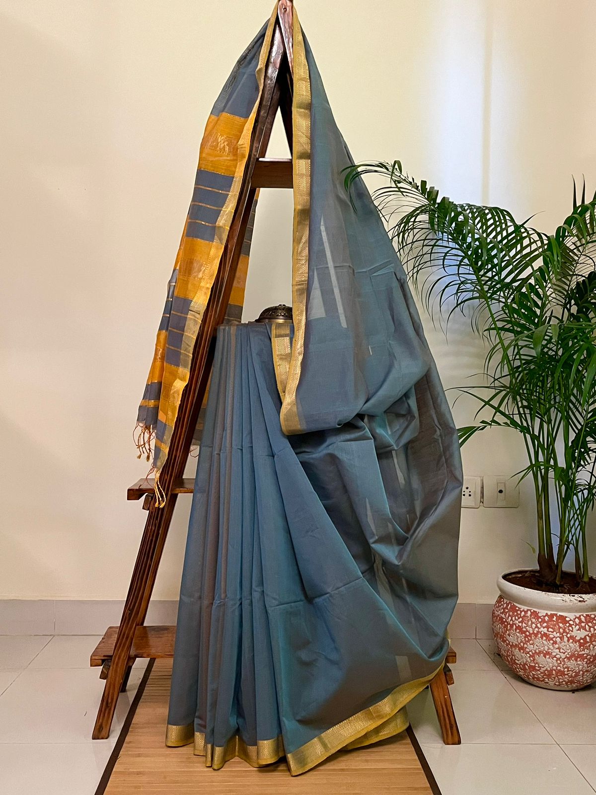 Elegant Maheshwari Handloom Saree - Smoky Blue with Yellow