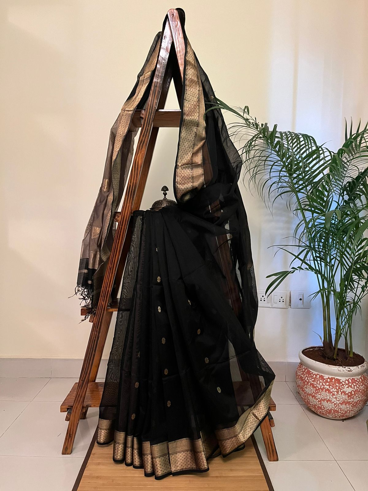 Maheshwari Handwoven Saree in Black and Gold