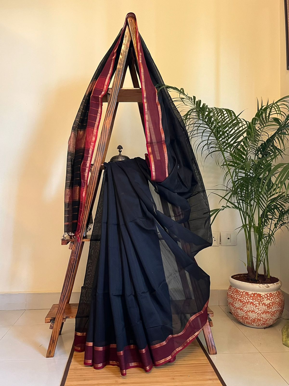 Maheshwari Handloom Saree with border - Black and Maroon