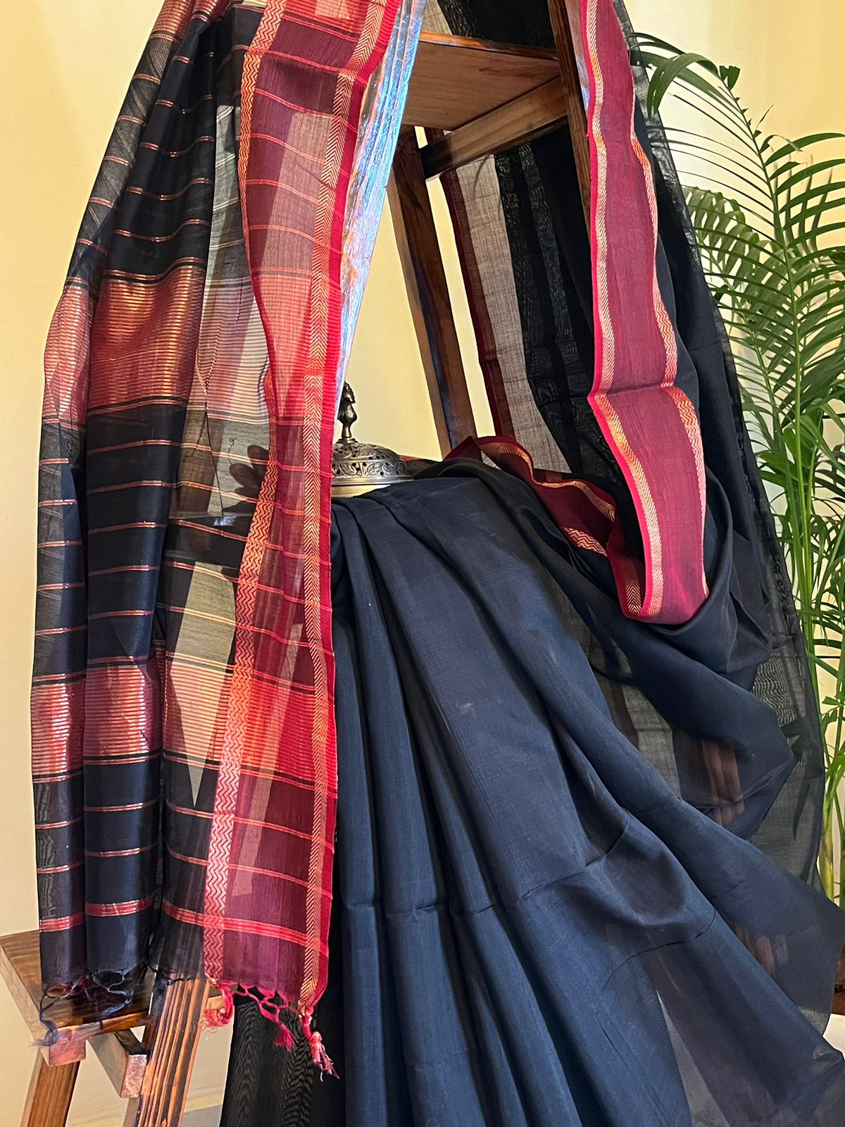 Maheshwari Handloom Saree with border - Black and Maroon