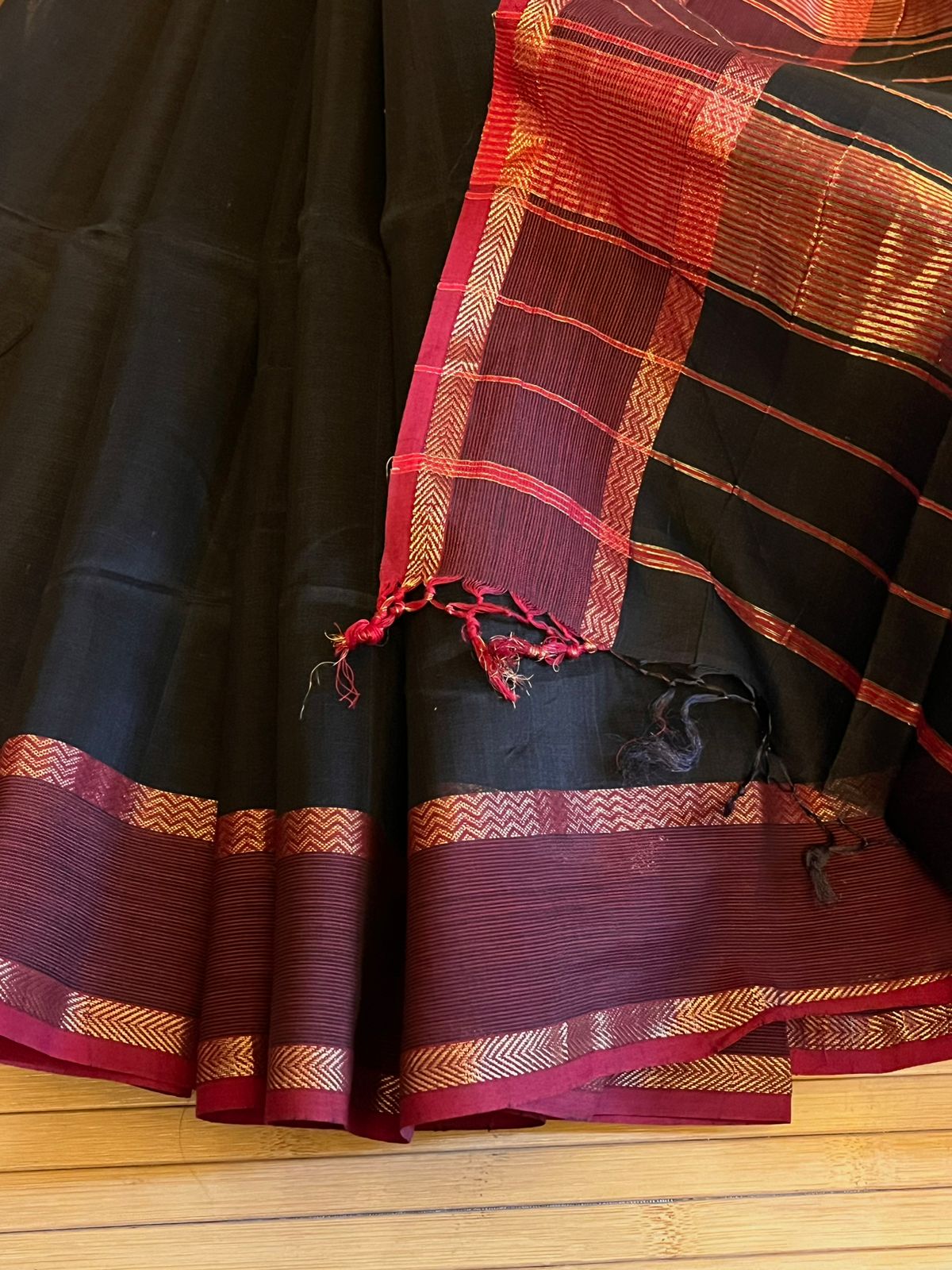 Maheshwari Handloom Saree with border - Black and Maroon