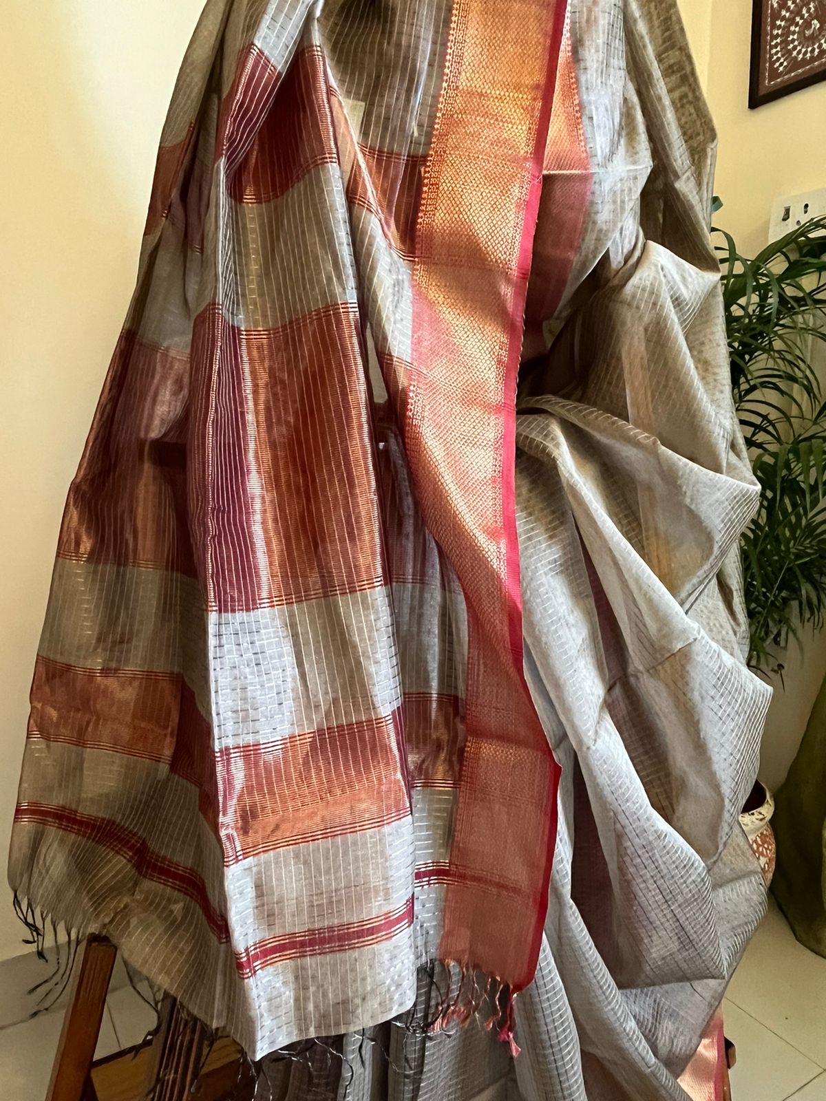 Maheshwari Checkered Zari Handloom Saree - Beige