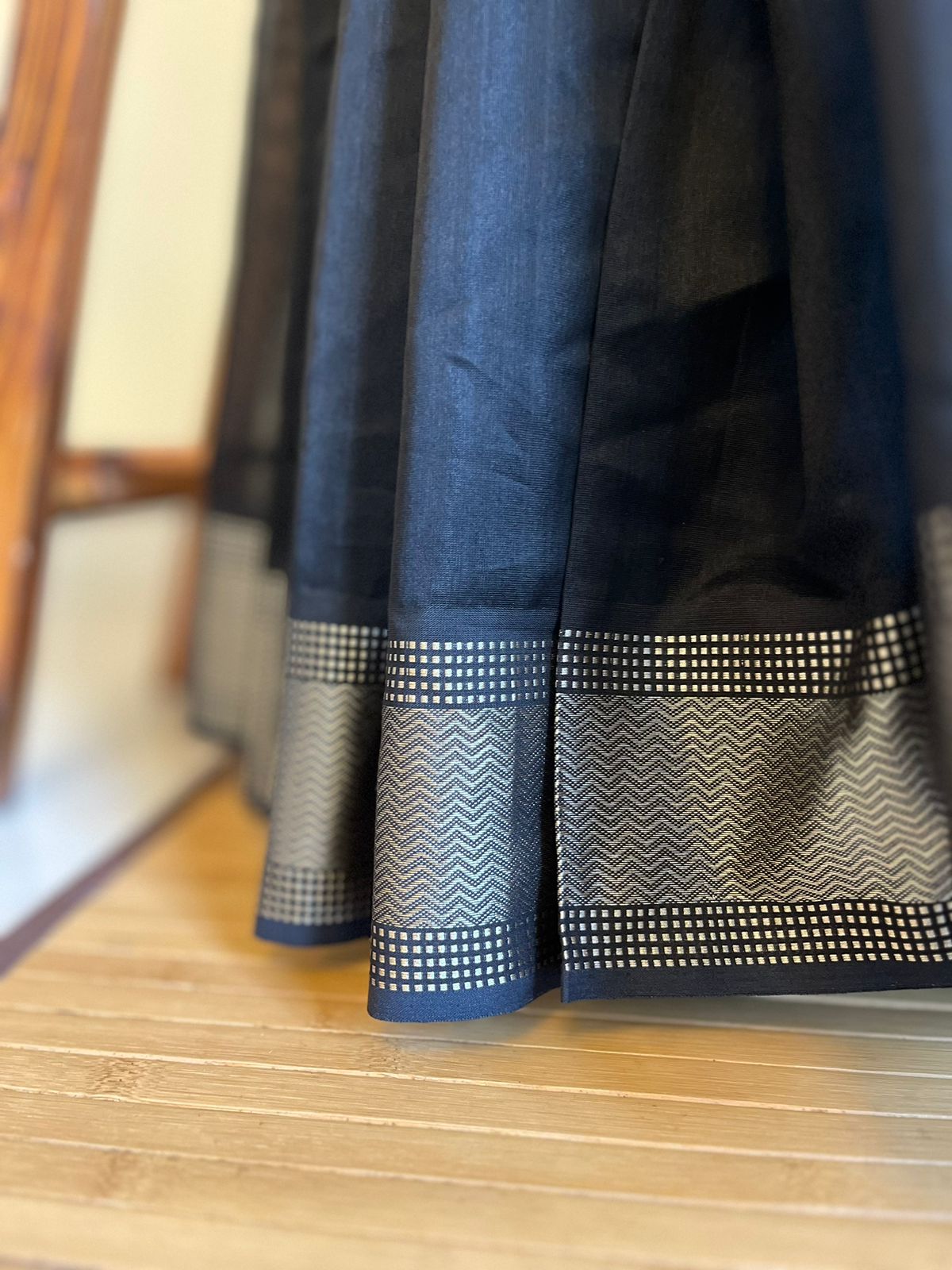 Maheshwari Handwoven Saree with Resham Buttis - Black and Red