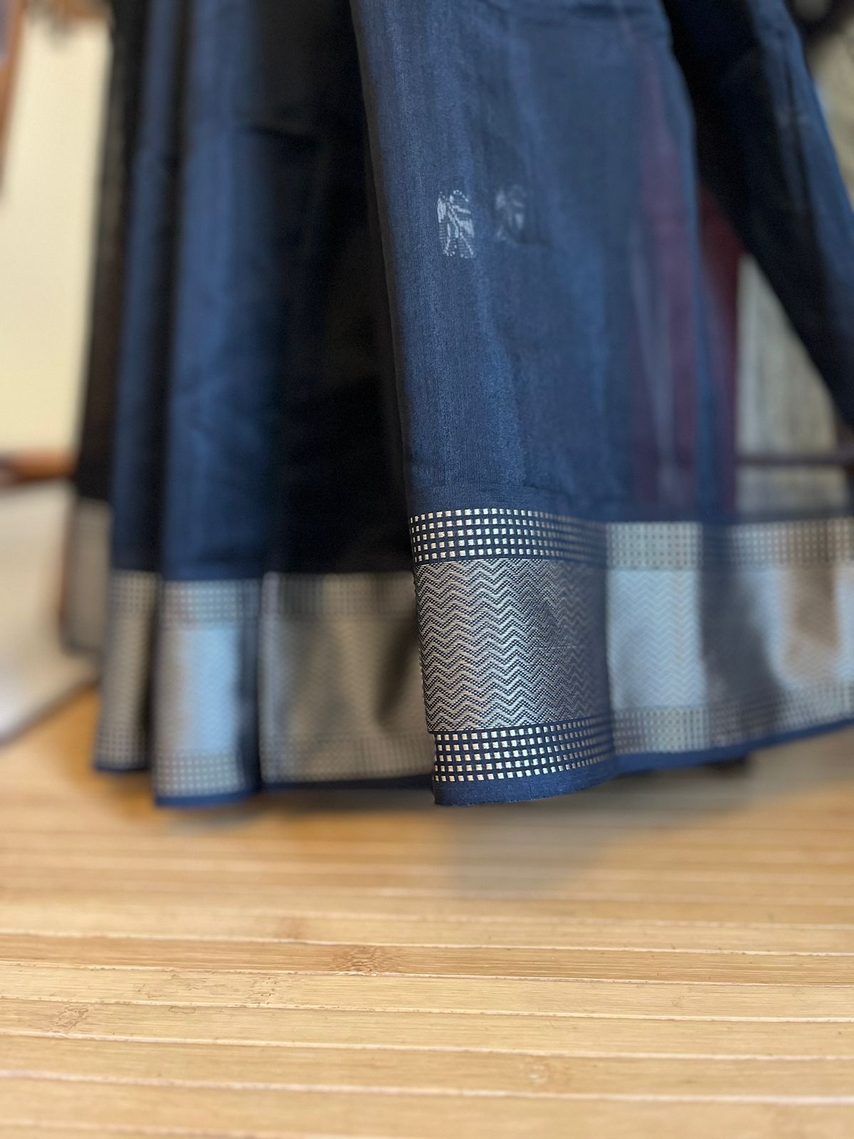 Maheshwari Handwoven Saree with Resham Buttis - Black and Red