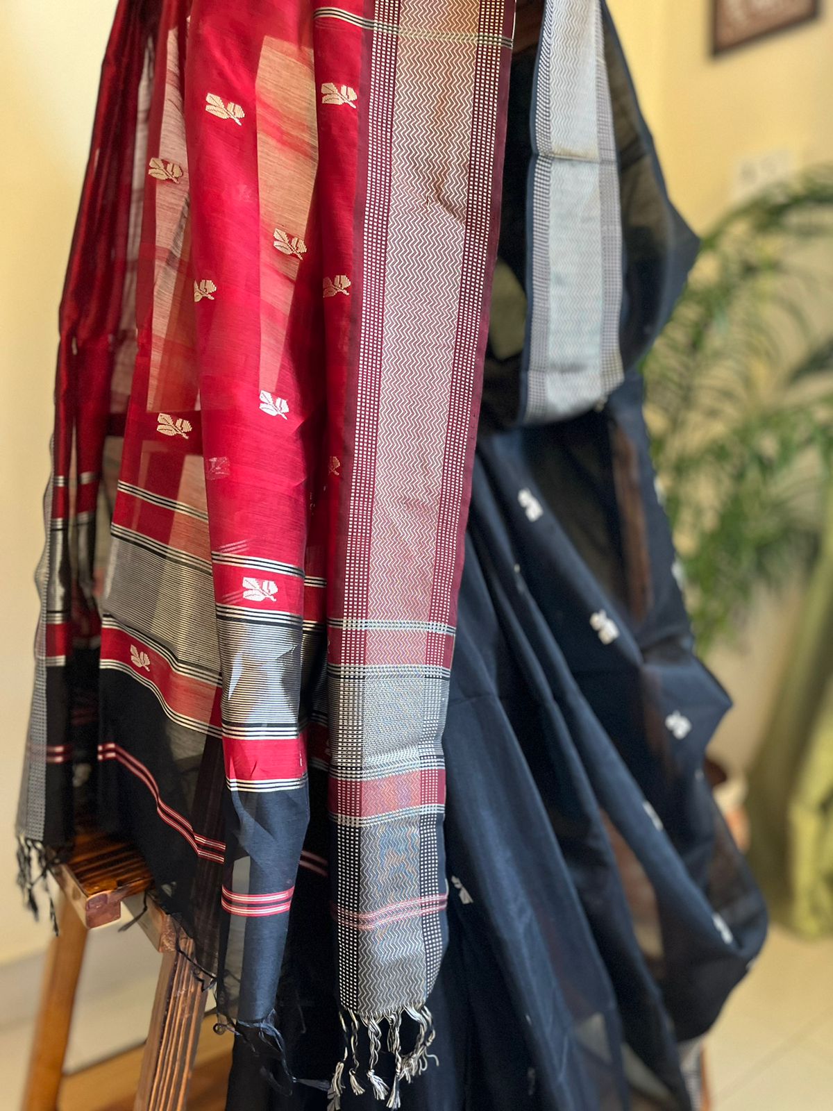 Maheshwari Handwoven Saree with Resham Buttis - Black and Red