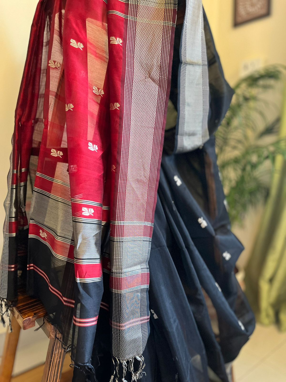 Maheshwari Handwoven Saree with Resham Buttis - Black and Red