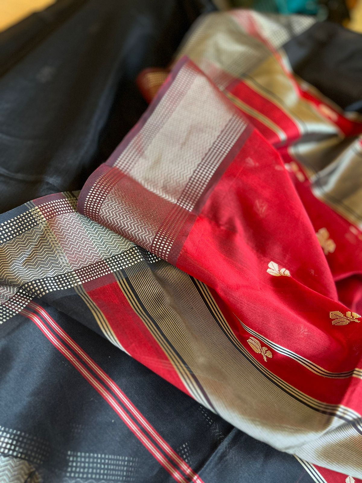 Maheshwari Handwoven Saree with Resham Buttis - Black and Red