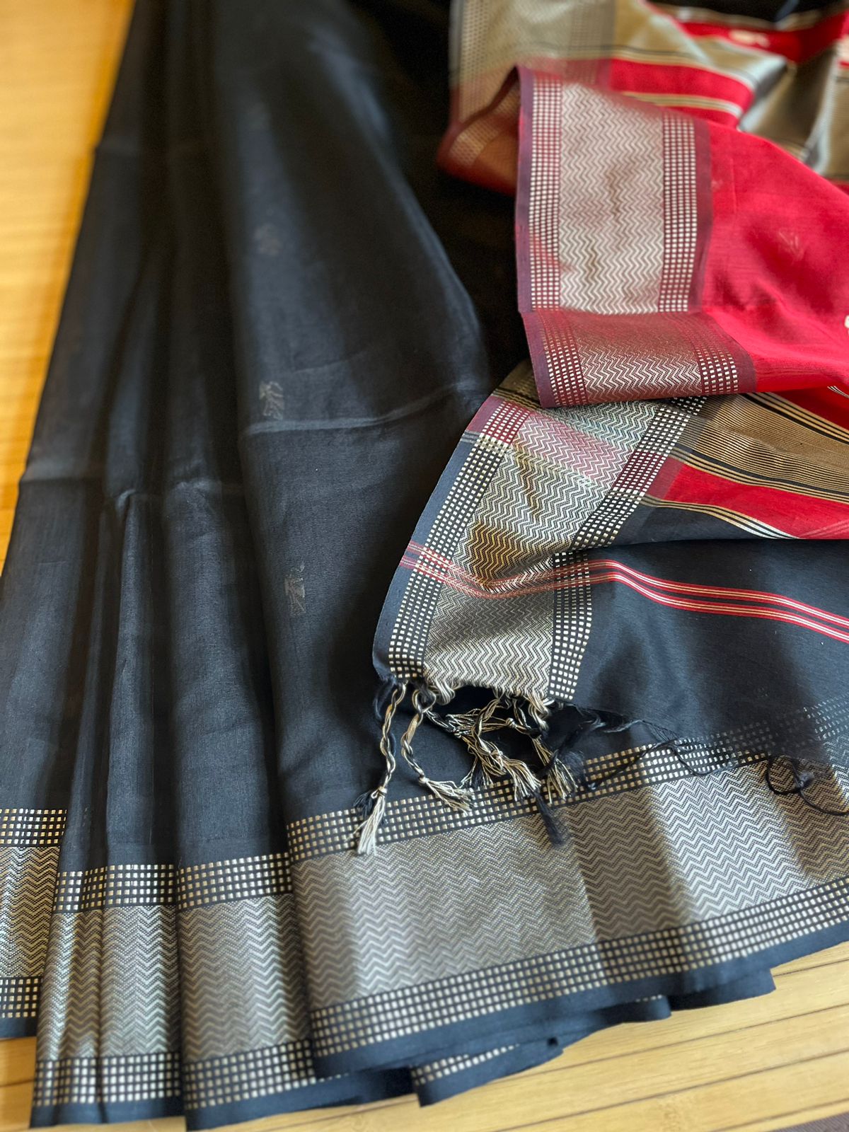 Maheshwari Handwoven Saree with Resham Buttis - Black and Red