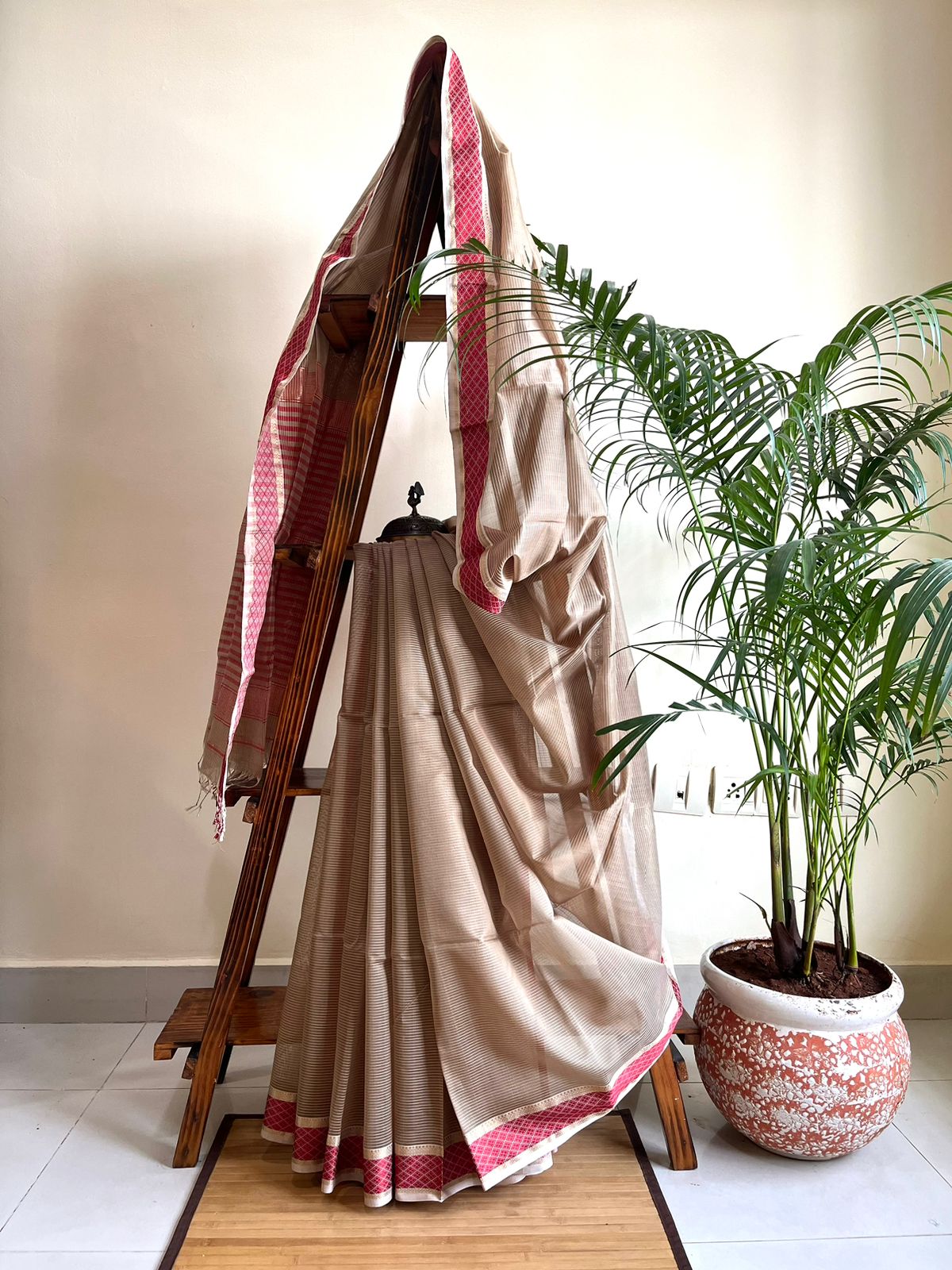 Maheshwari Handloom Saree in classic Beige and Red combination