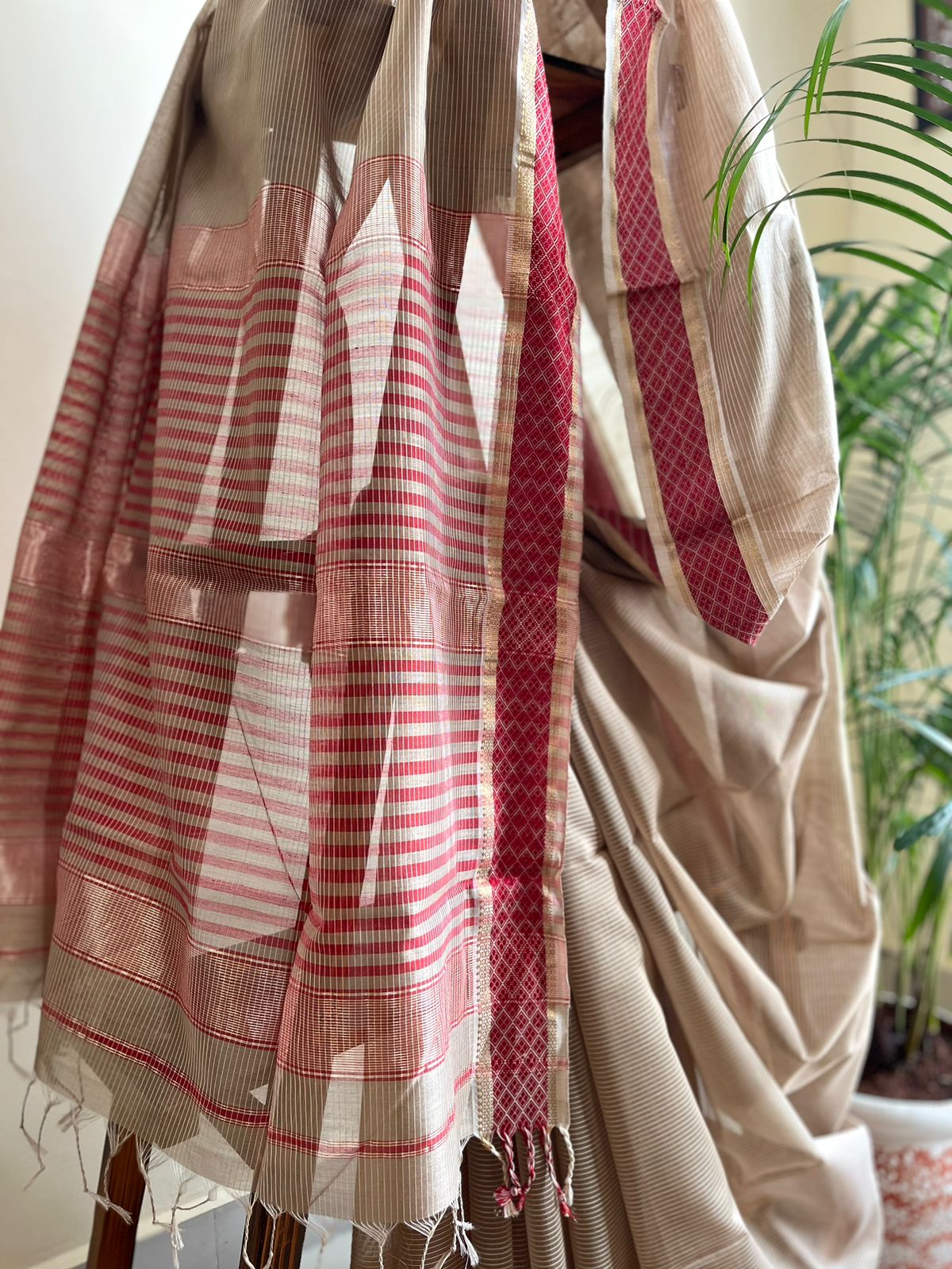 Maheshwari Handloom Saree in classic Beige and Red combination
