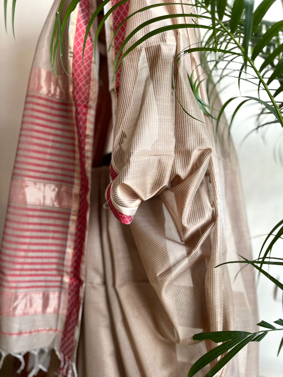 Maheshwari Handloom Saree in classic Beige and Red combination