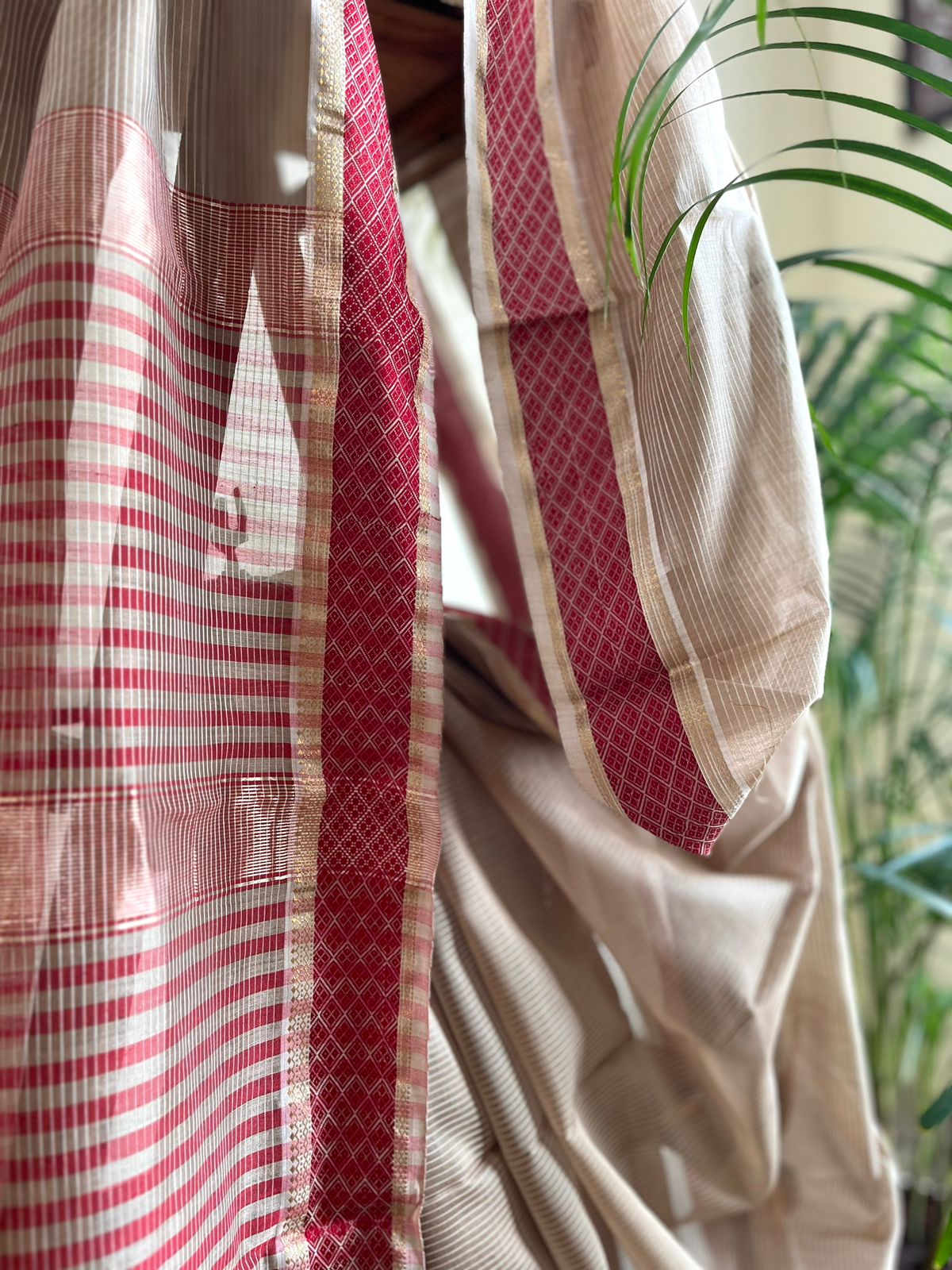 Maheshwari Handloom Saree in classic Beige and Red combination