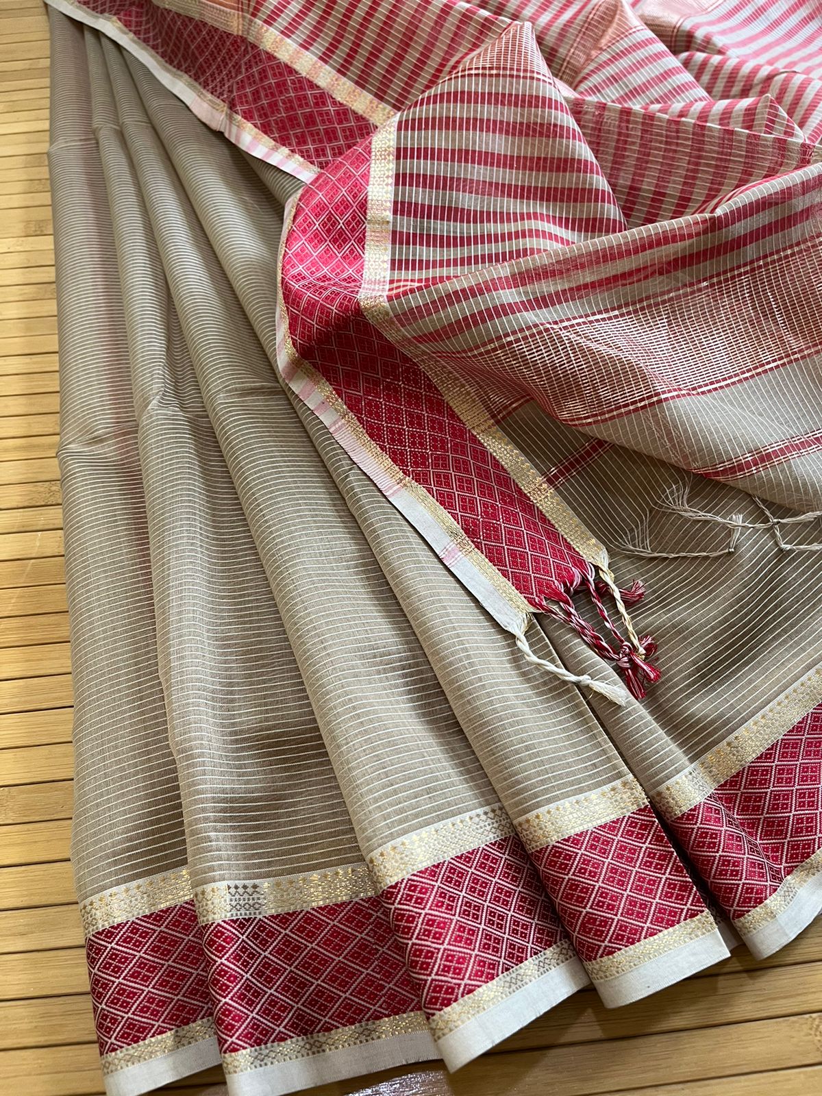 Maheshwari Handloom Saree in classic Beige and Red combination